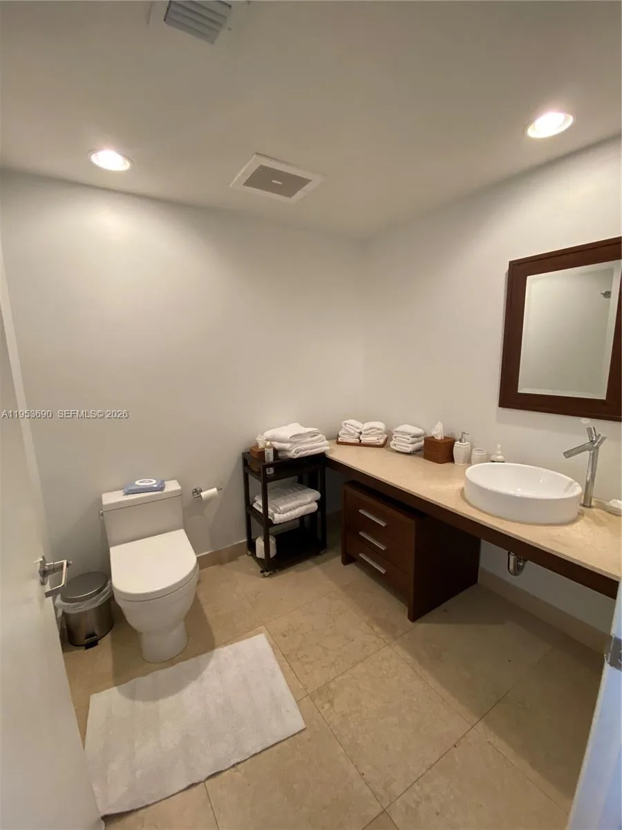 465 Brickell Ave # 3004, Miami, FL 33131 photo 10