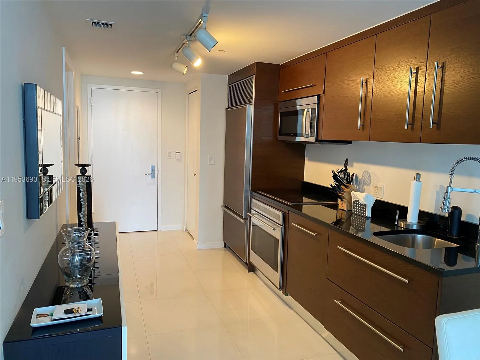465 Brickell Ave # 3004, Miami, FL 33131 photo 6