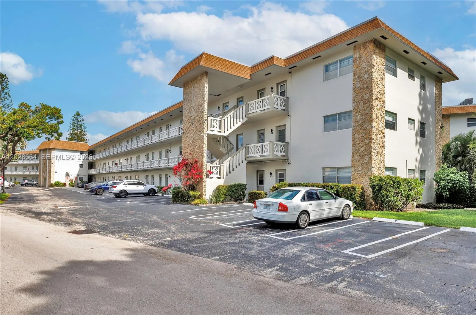 4805 NW 35th St # 416, Lauderdale Lakes, FL 33319