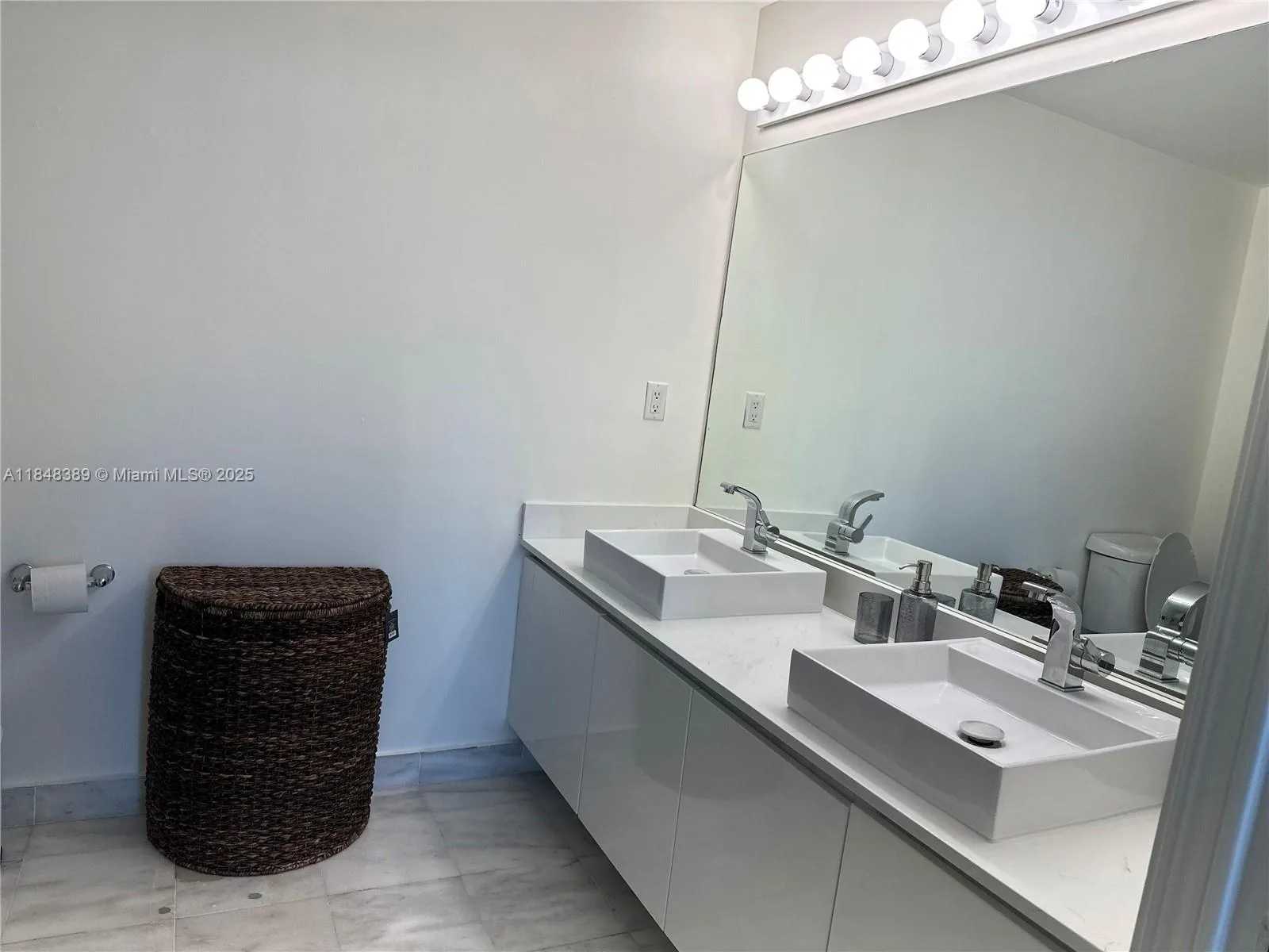 601 NE 36th St # 1009, Miami, FL 33137 photo 12