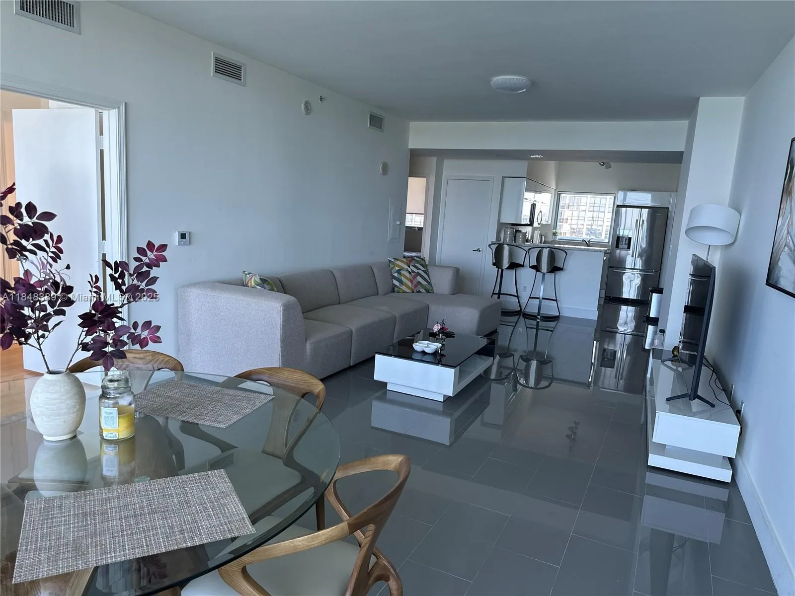 601 NE 36th St # 1009, Miami, FL 33137 photo 2