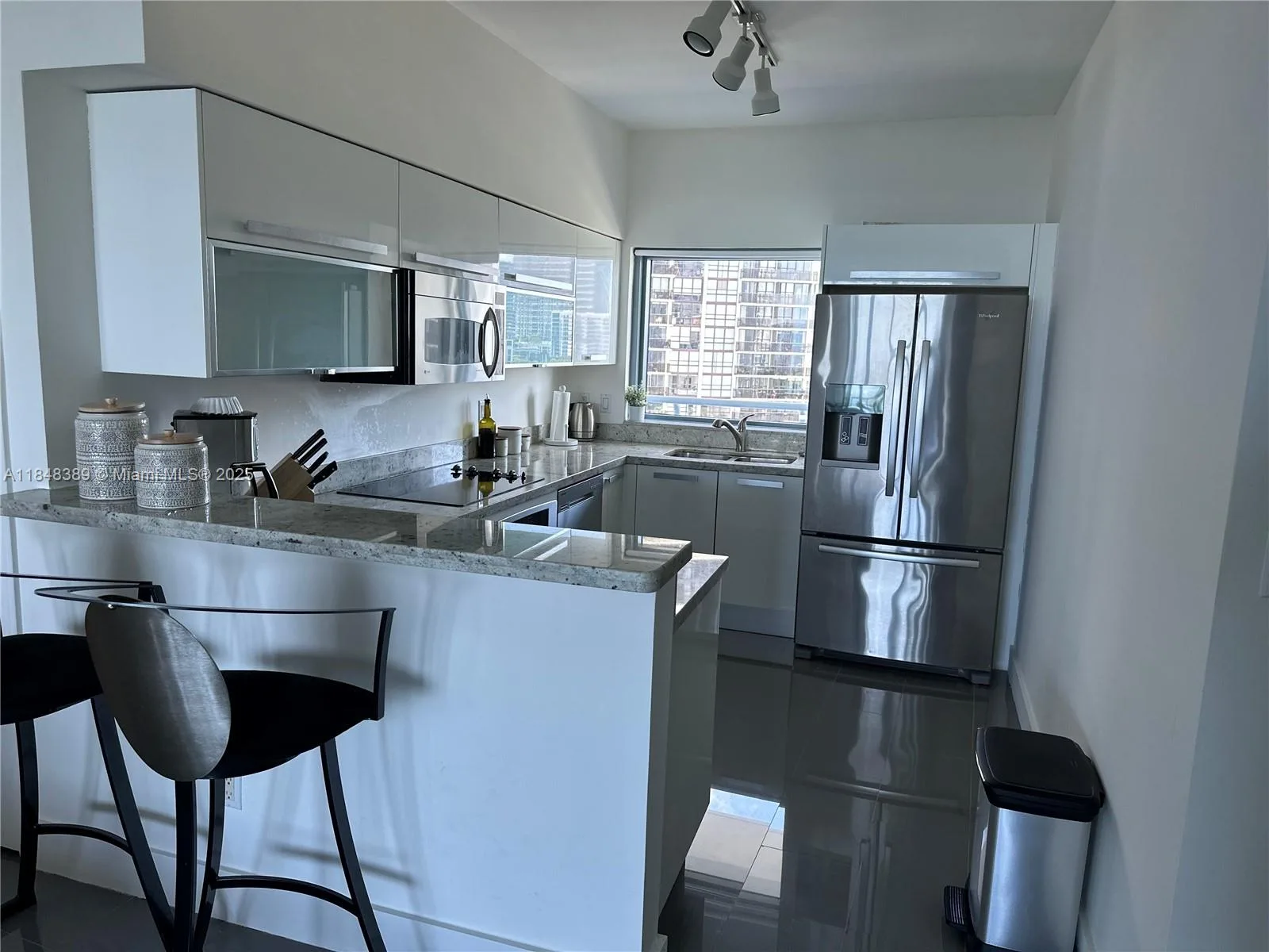 601 NE 36th St # 1009, Miami, FL 33137 photo 3