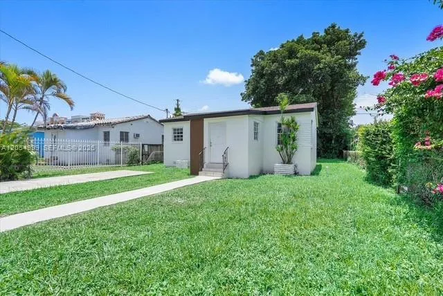 1530 NW 55th St, Miami, FL 33142 photo 2