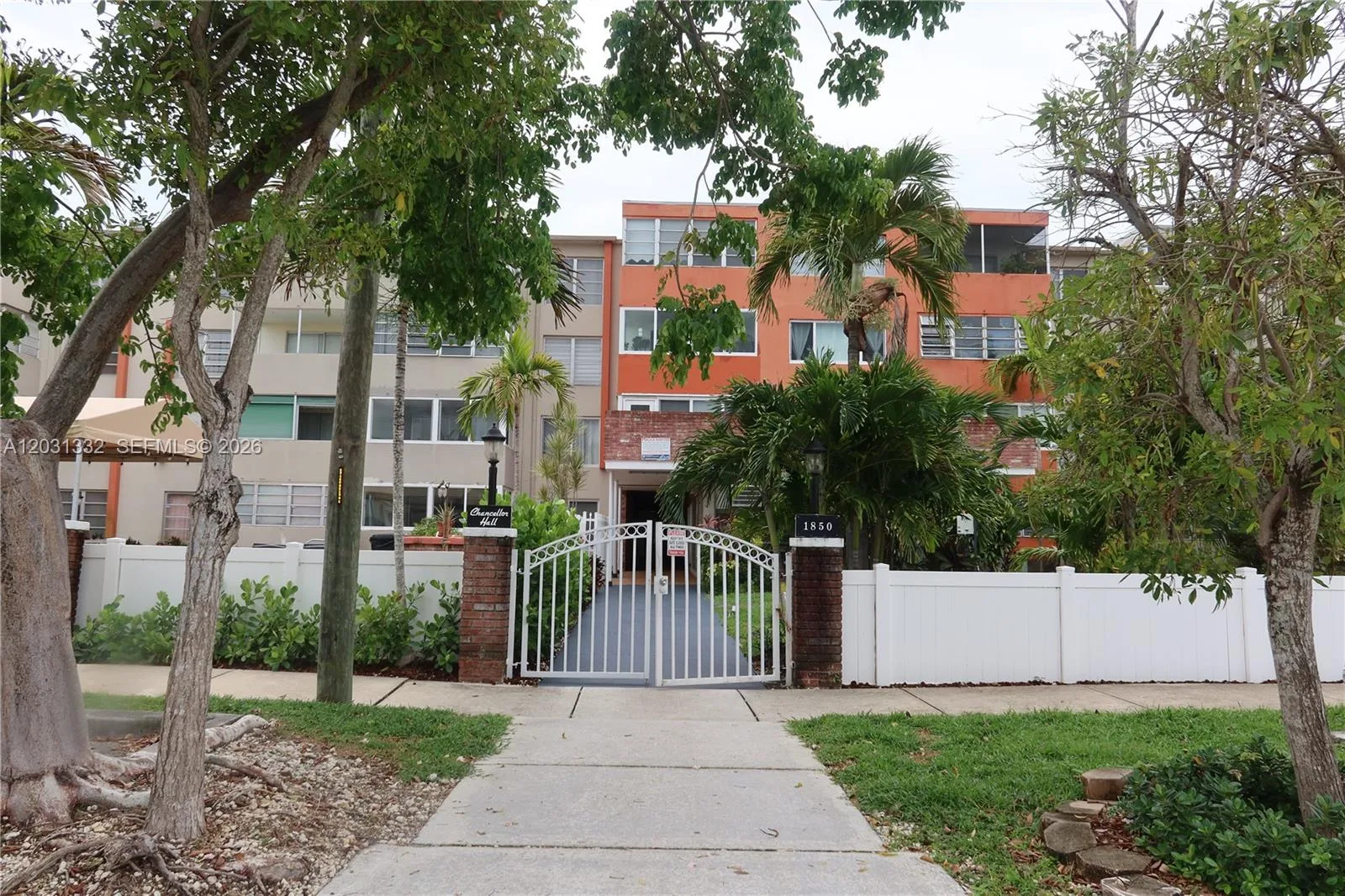 1850 NE 169th St # 312, North Miami Beach, FL 33162