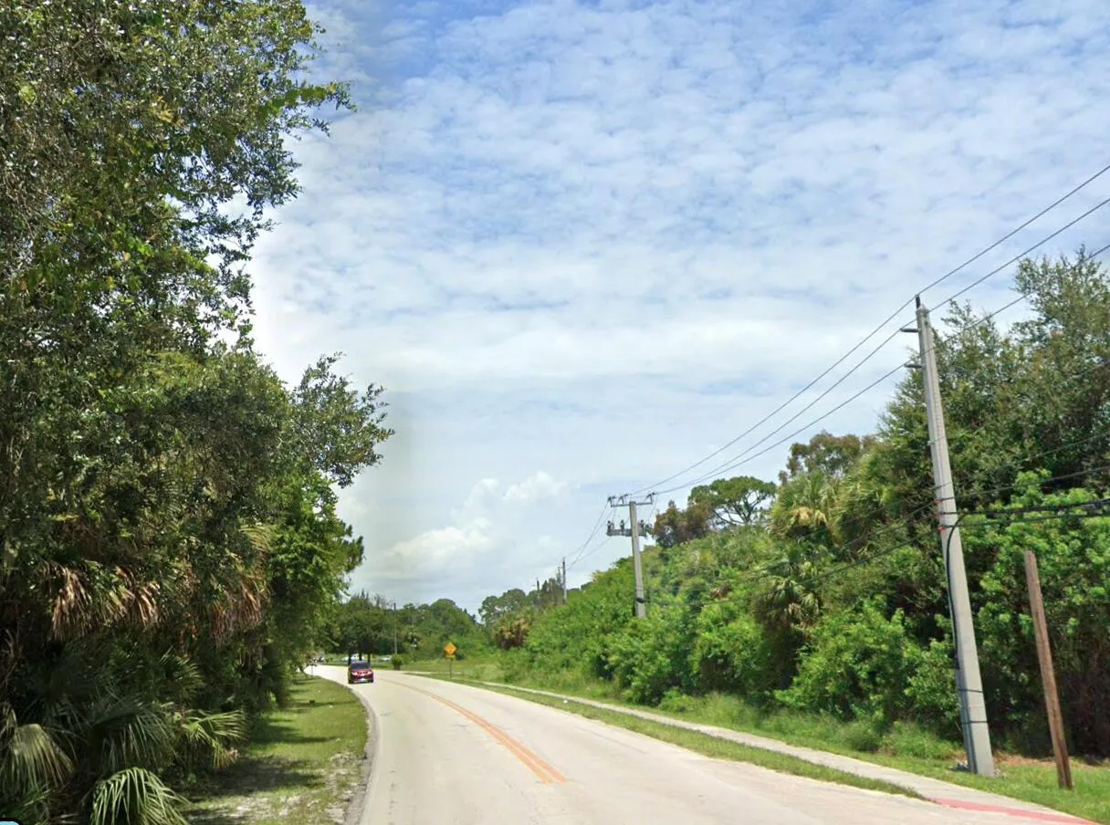 2001 N 51st Court, Fort Pierce, FL 34947 photo 4