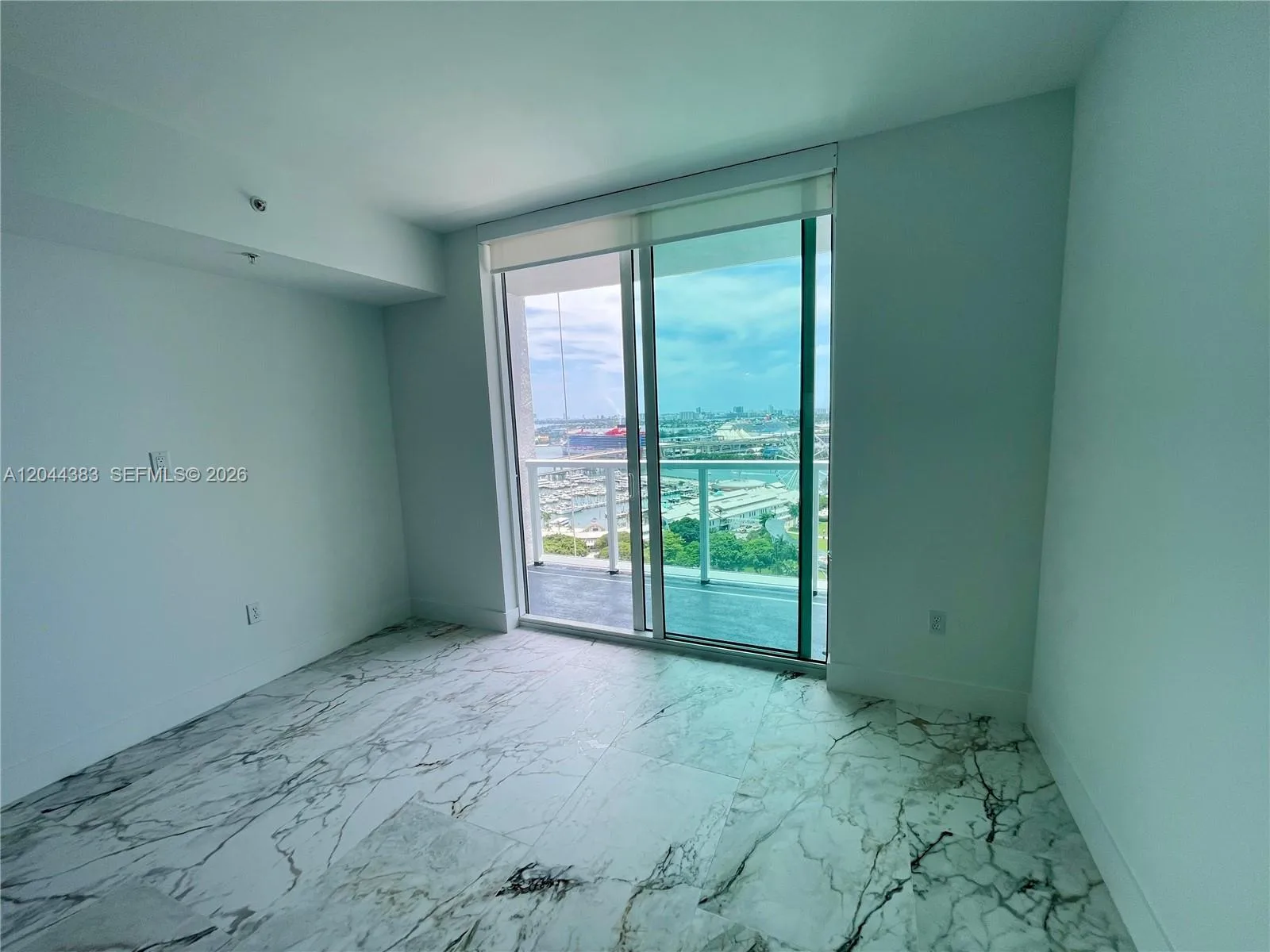 253 NE 2nd St # 2409, Miami, FL 33132 photo 10