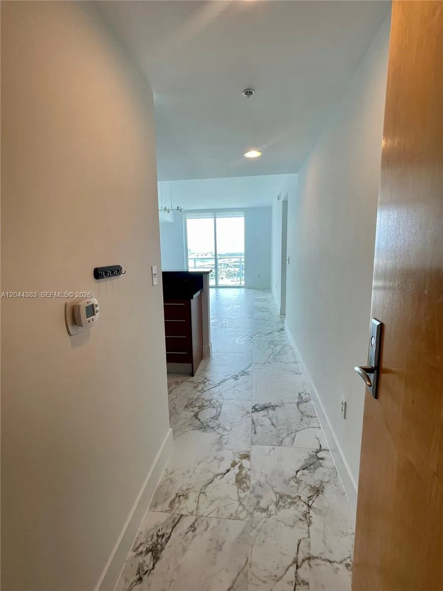 253 NE 2nd St # 2409, Miami, FL 33132 photo 3