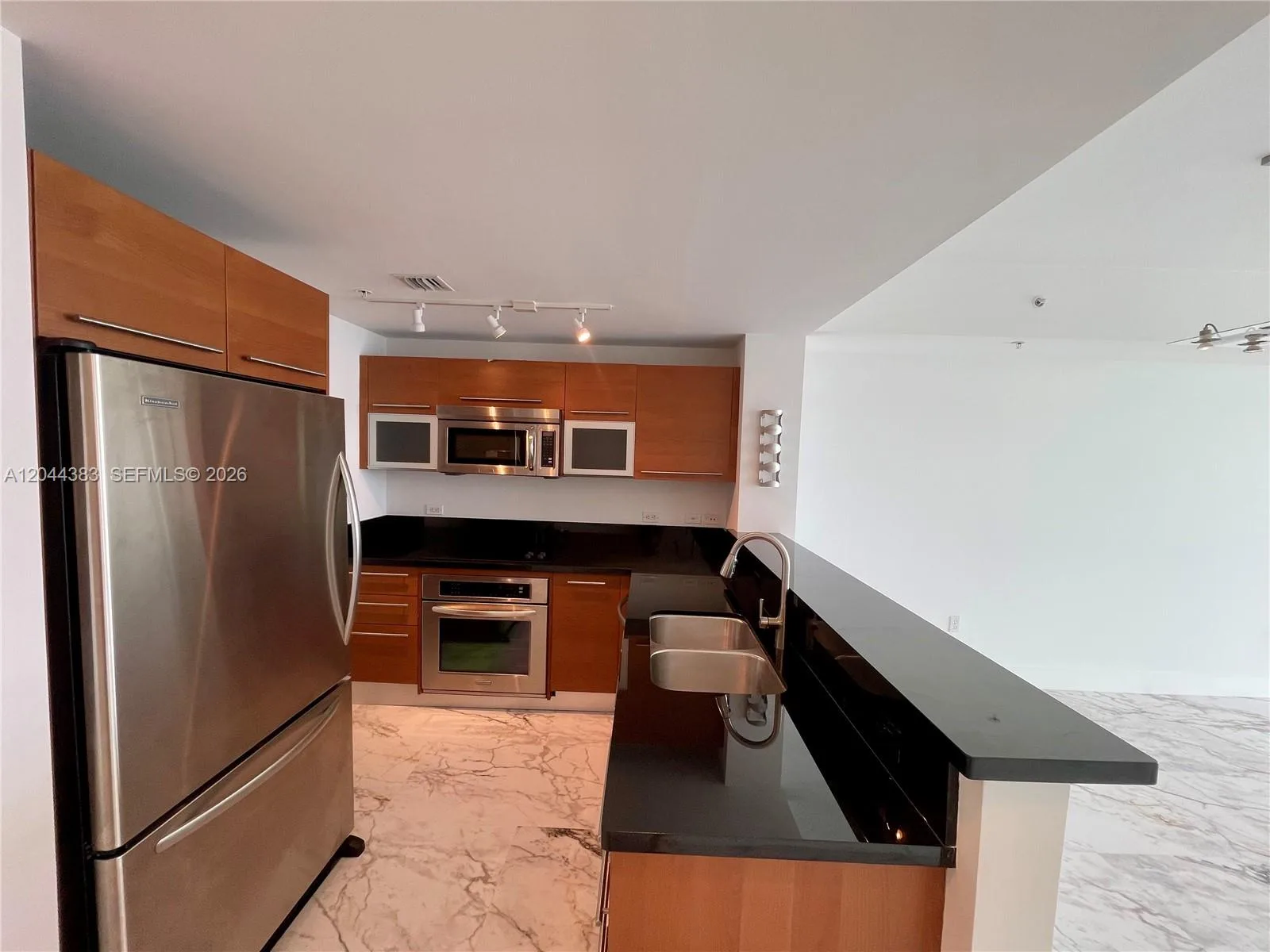 253 NE 2nd St # 2409, Miami, FL 33132 photo 6