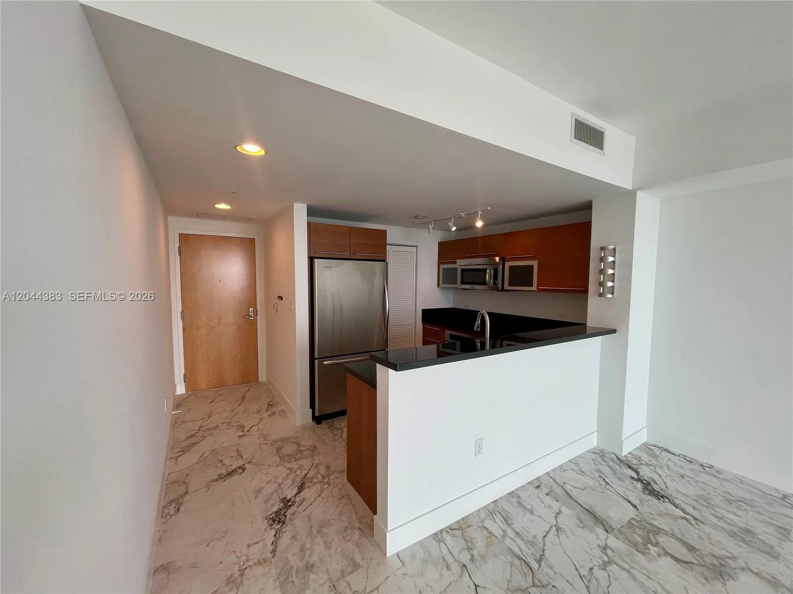 253 NE 2nd St # 2409, Miami, FL 33132 photo 8