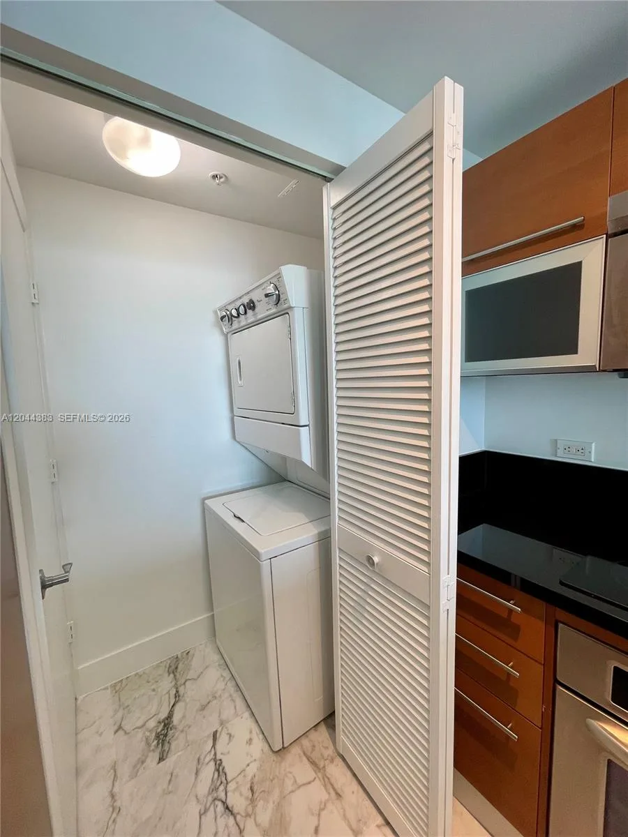 253 NE 2nd St # 2409, Miami, FL 33132 photo 9