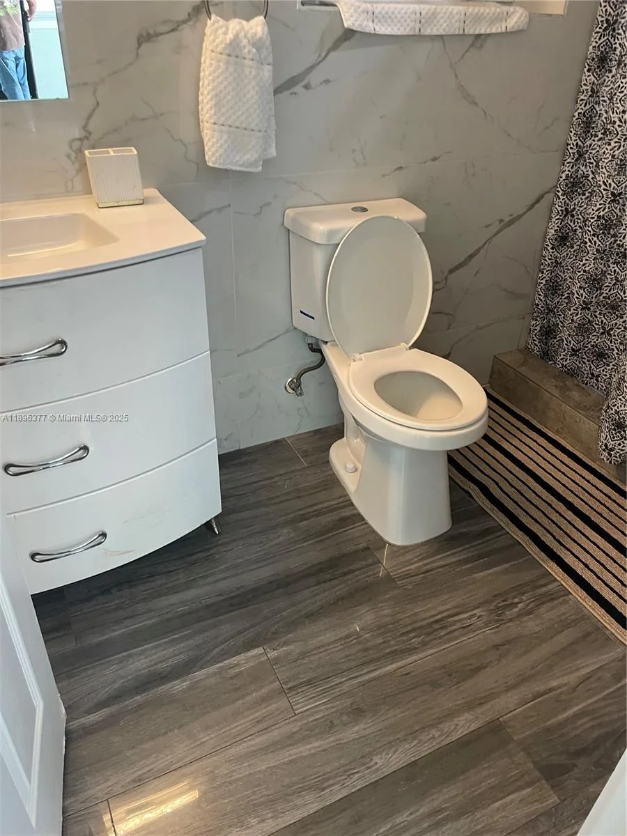 240 NE 27th St # 1, Pompano Beach, FL 33064 photo 3