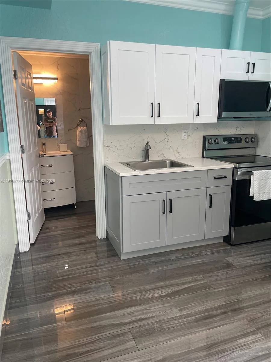 240 NE 27th St # 1, Pompano Beach, FL 33064 photo 8