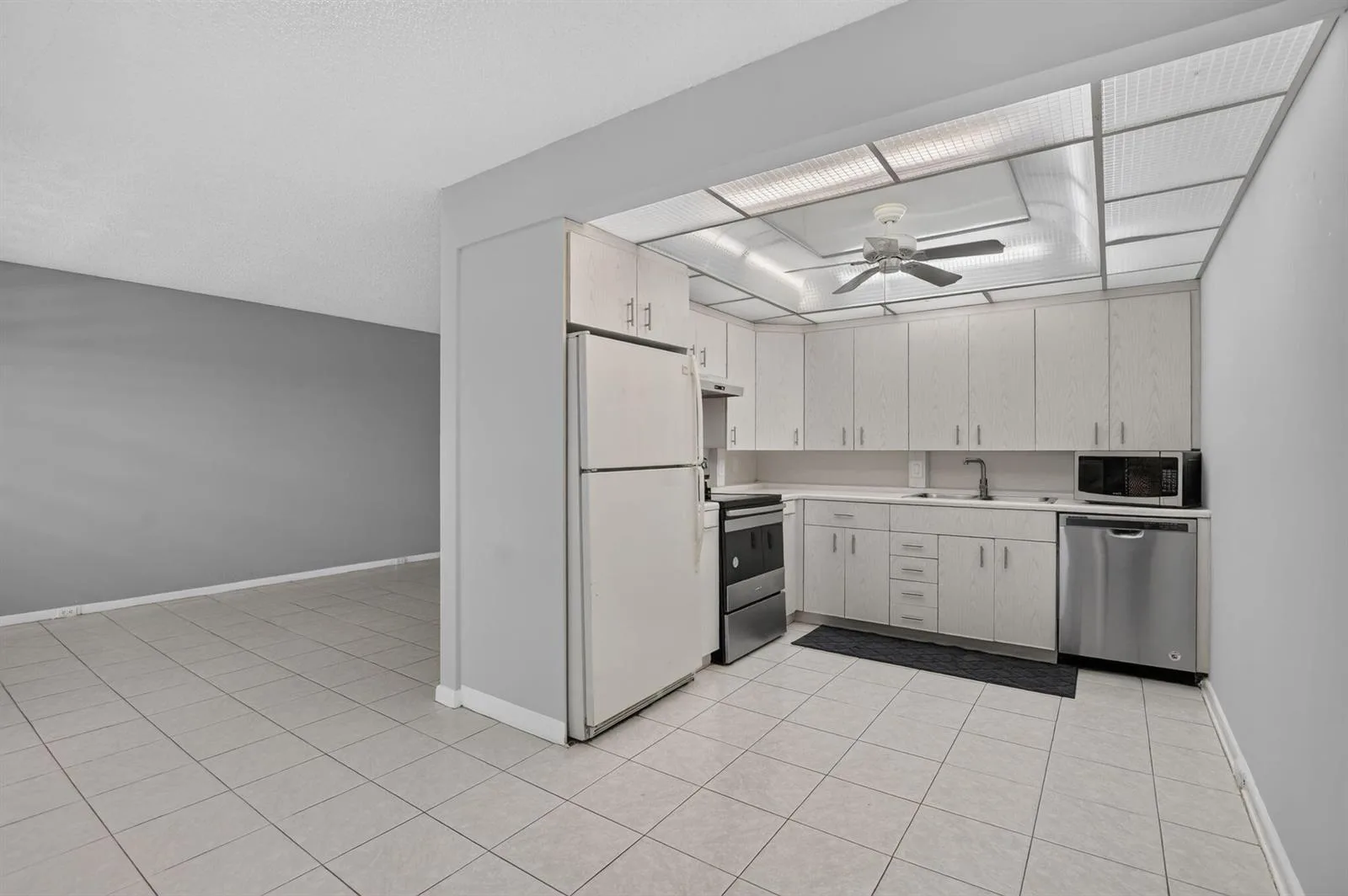 4022 Hythe B, Boca Raton, FL 33434 photo 13