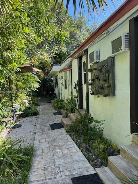 410 NW 31st St, Miami, FL 33127 photo 6