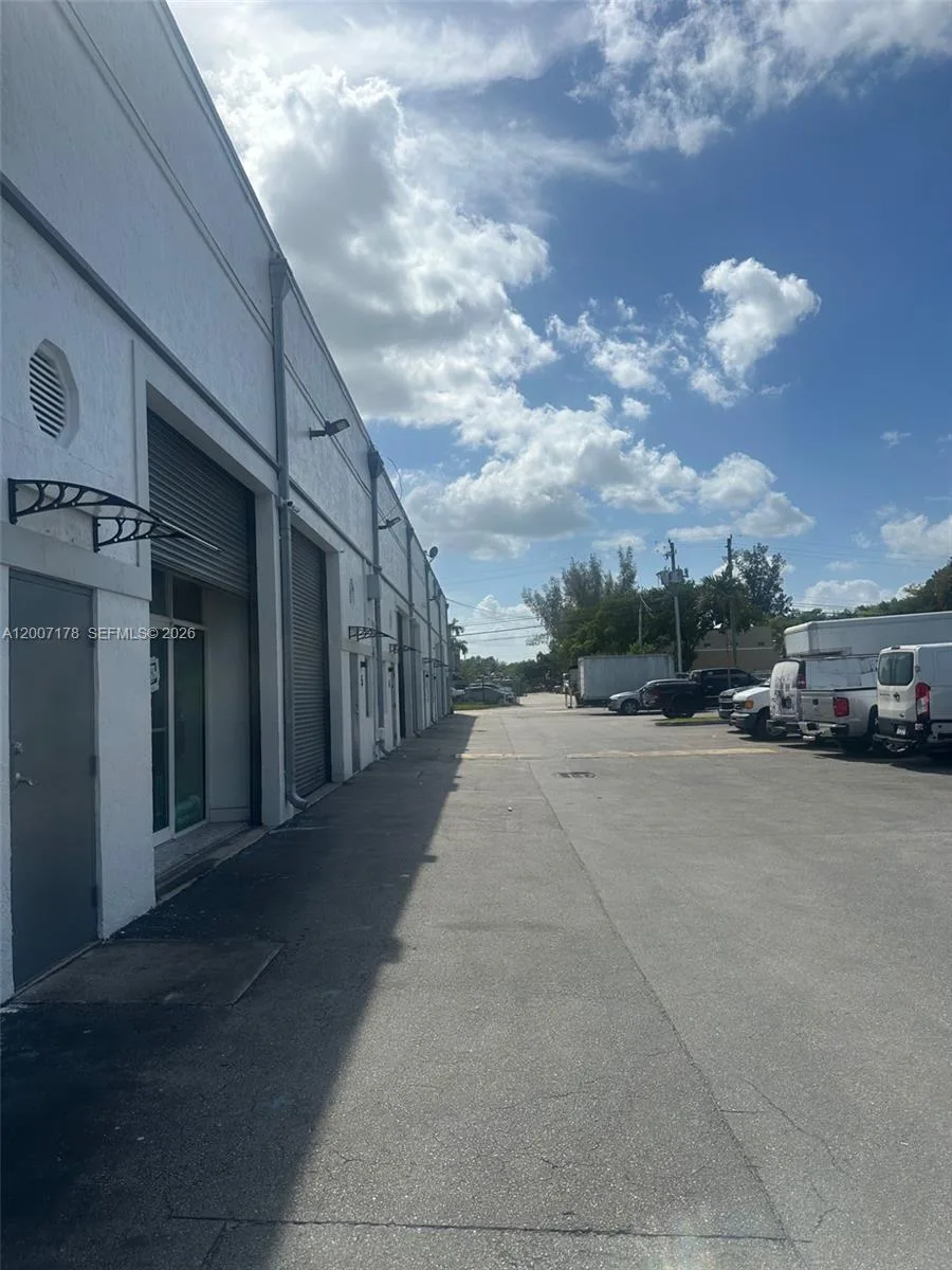 12101 NW 98th Ave, Hialeah Gardens, FL 33018