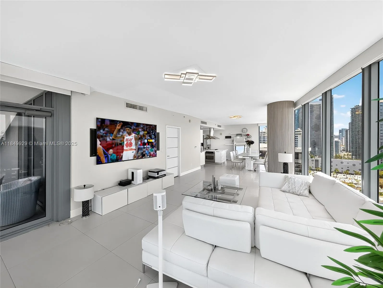 601 NE 36th St # 2201, Miami, FL 33137 photo 3