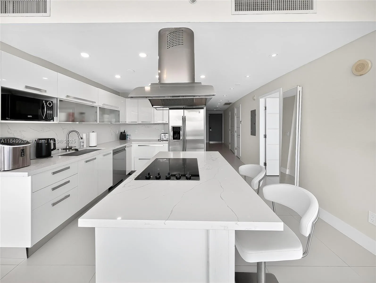 601 NE 36th St # 2201, Miami, FL 33137 photo 4