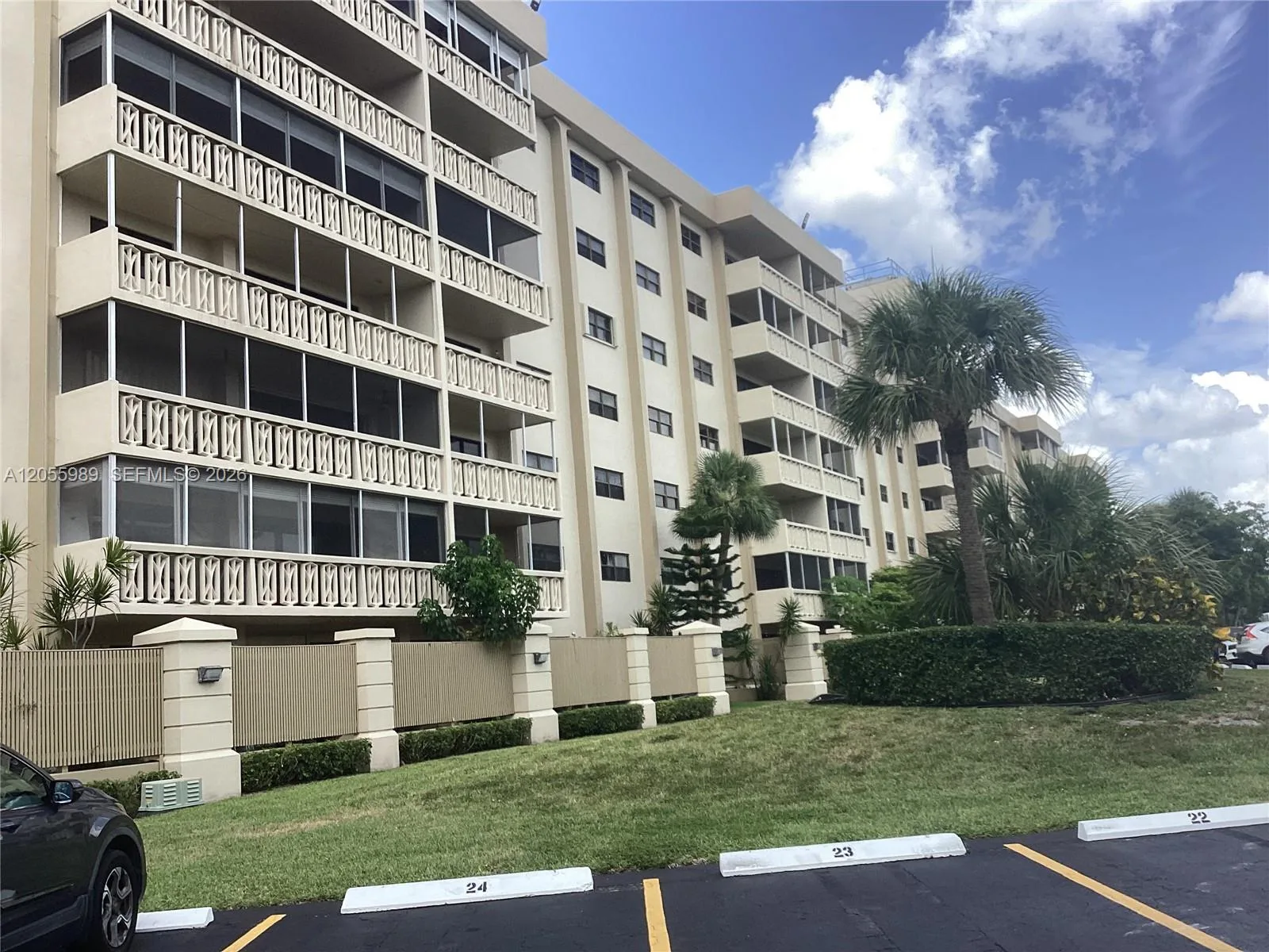 800 NE 195th St # 415, Miami, FL 33179