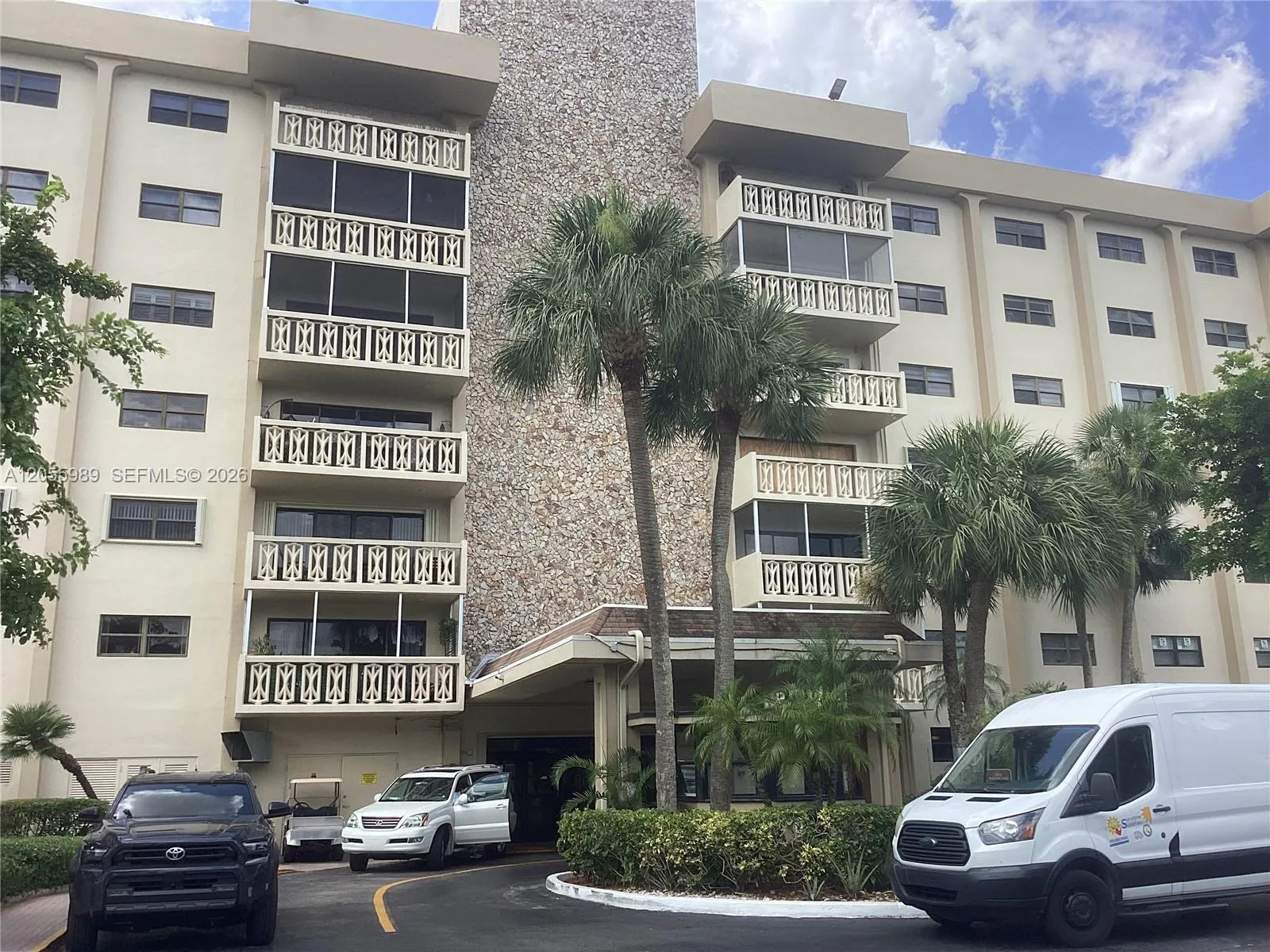 800 NE 195th St # 415, Miami, FL 33179 photo 2