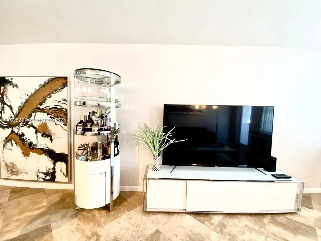 100 Lincoln Rd # 608, Miami Beach, FL 33139 photo 4