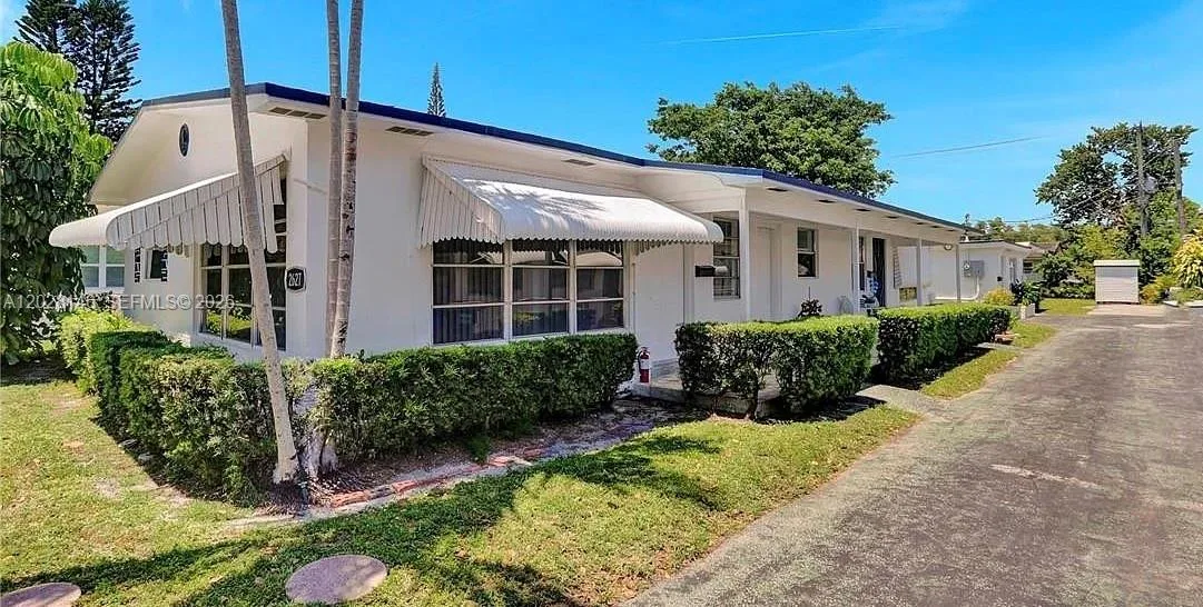 2627 Lincoln St, Hollywood, FL 33020