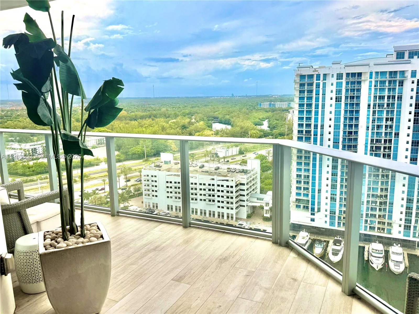 17111 Biscayne Blvd # 2305, North Miami Beach, FL 33160