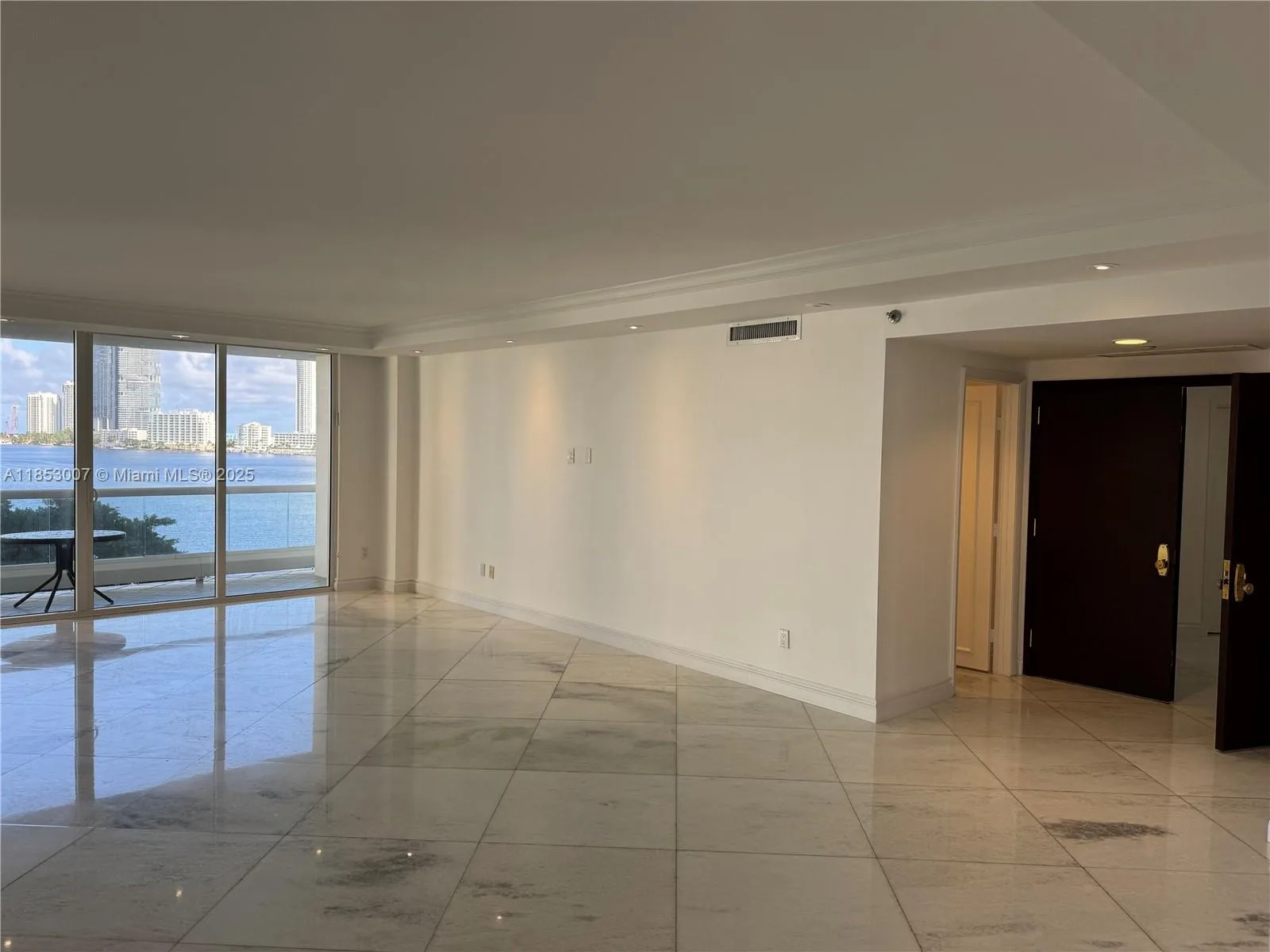 2600 Island Blvd # 505, Aventura, FL 33160 photo 2