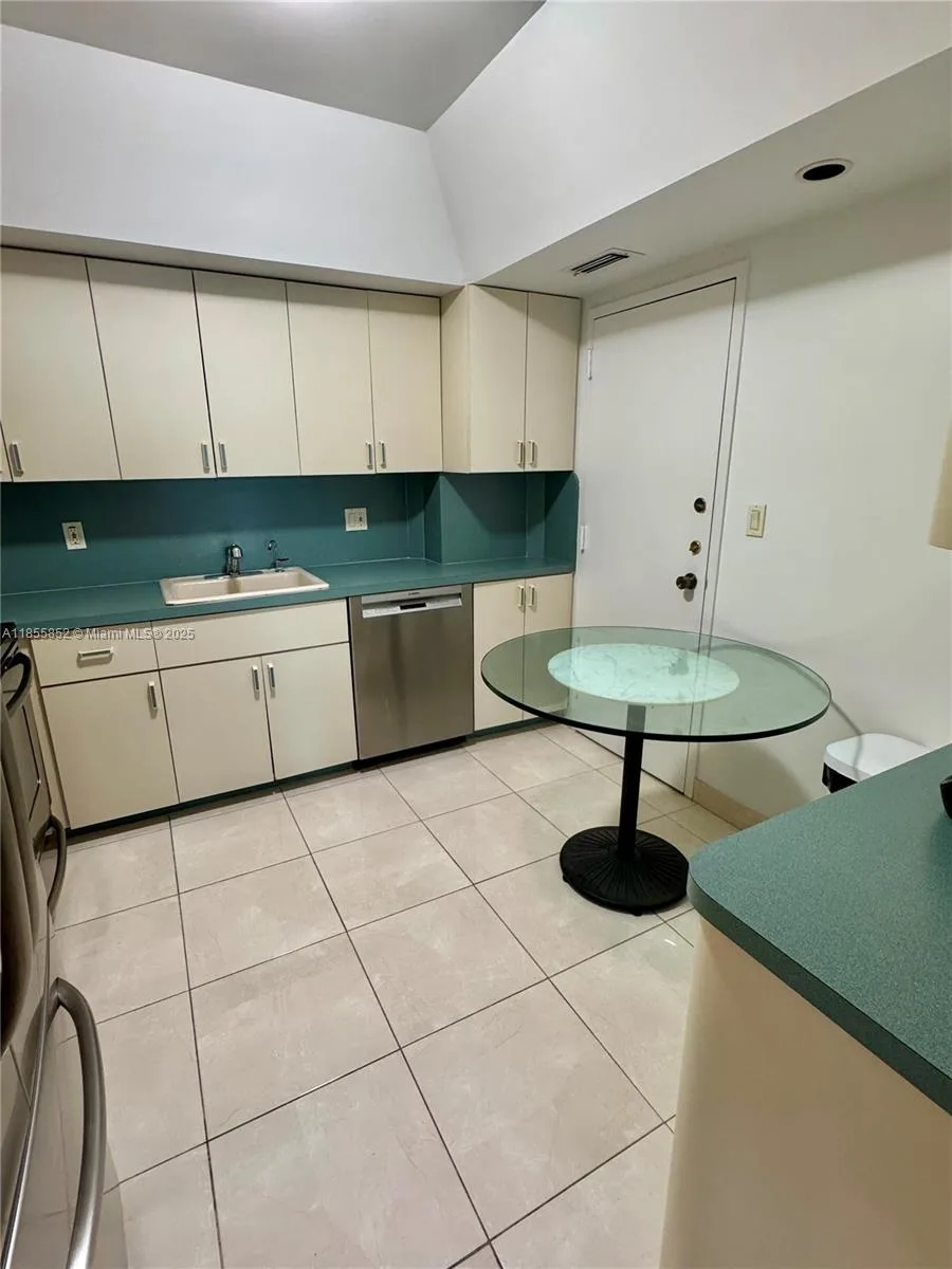 1980 S Ocean Dr # 22E, Hallandale Beach, FL 33009 photo 9