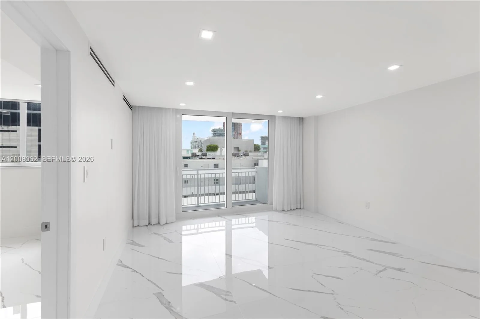 345 Ocean Dr # 708, Miami Beach, FL 33139 photo 4