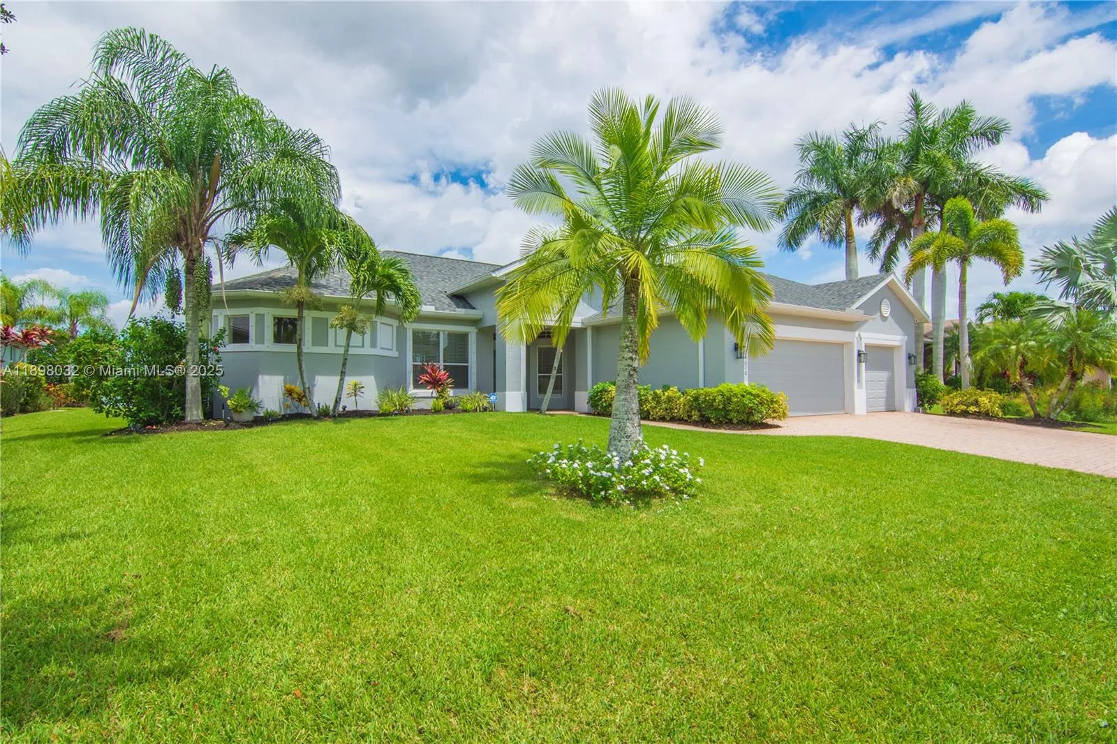 4670 SW Stephanie Ln SW, Vero Beach, FL 32968 photo 3