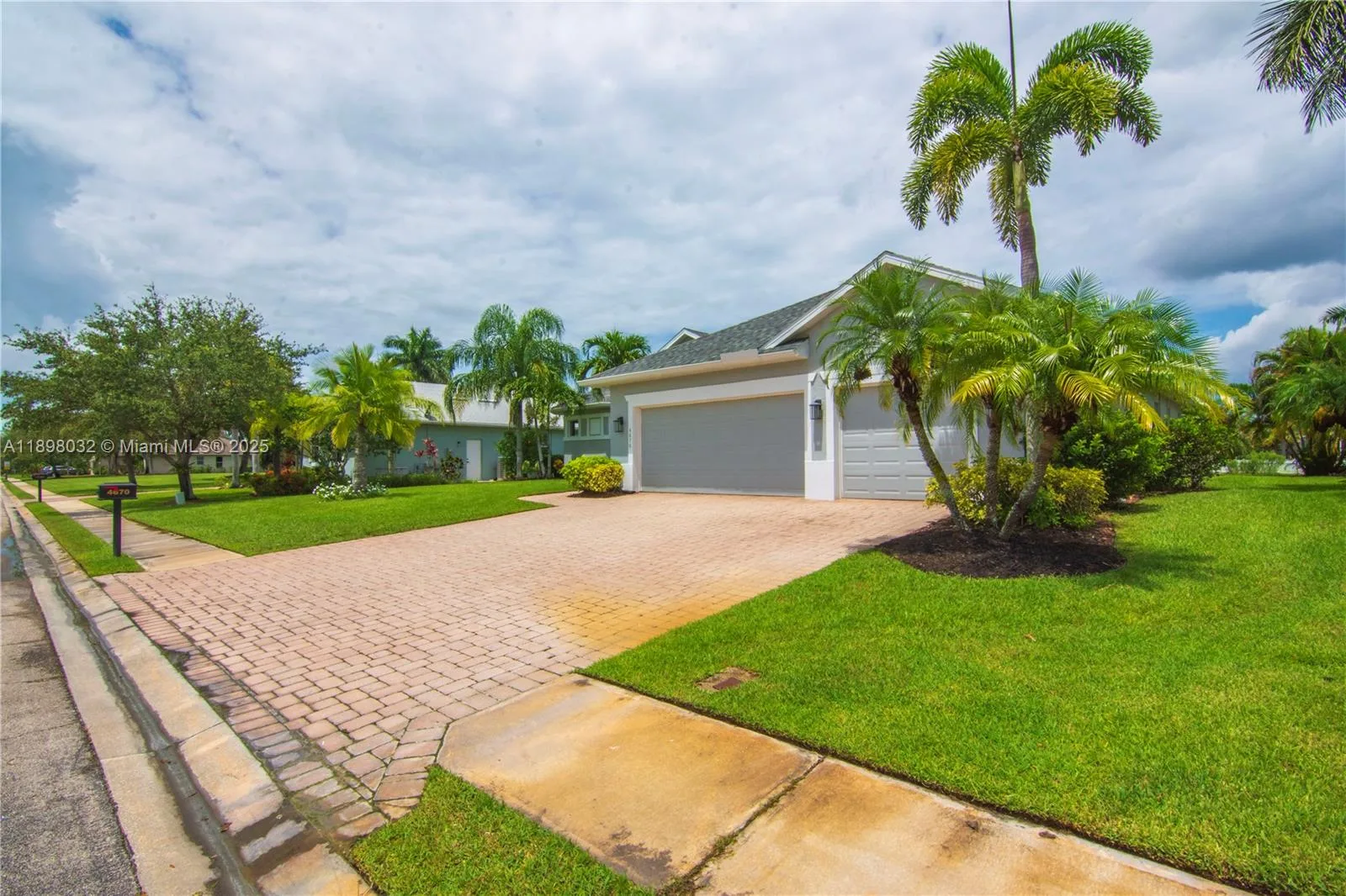 4670 SW Stephanie Ln SW, Vero Beach, FL 32968 photo 5