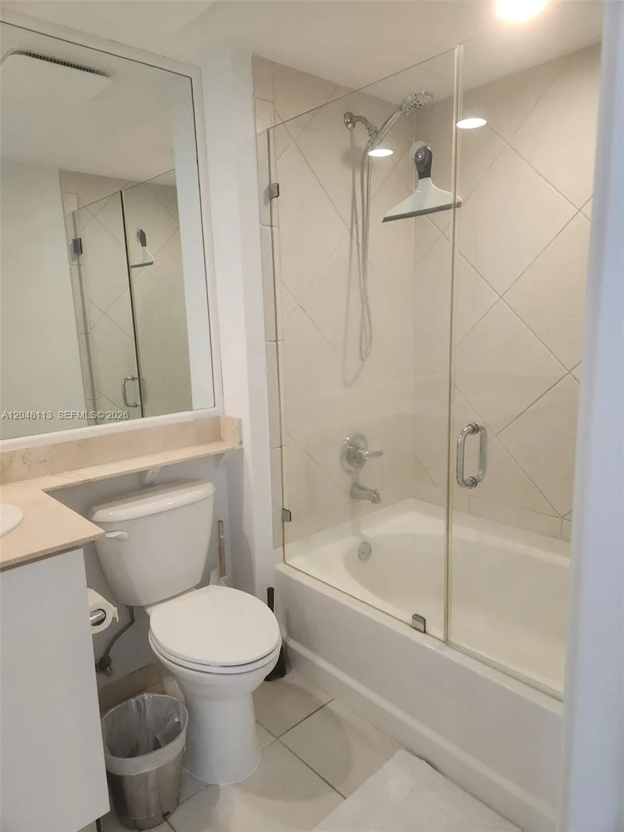 325 S Biscayne Blvd # 1420, Miami, FL 33131 photo 3