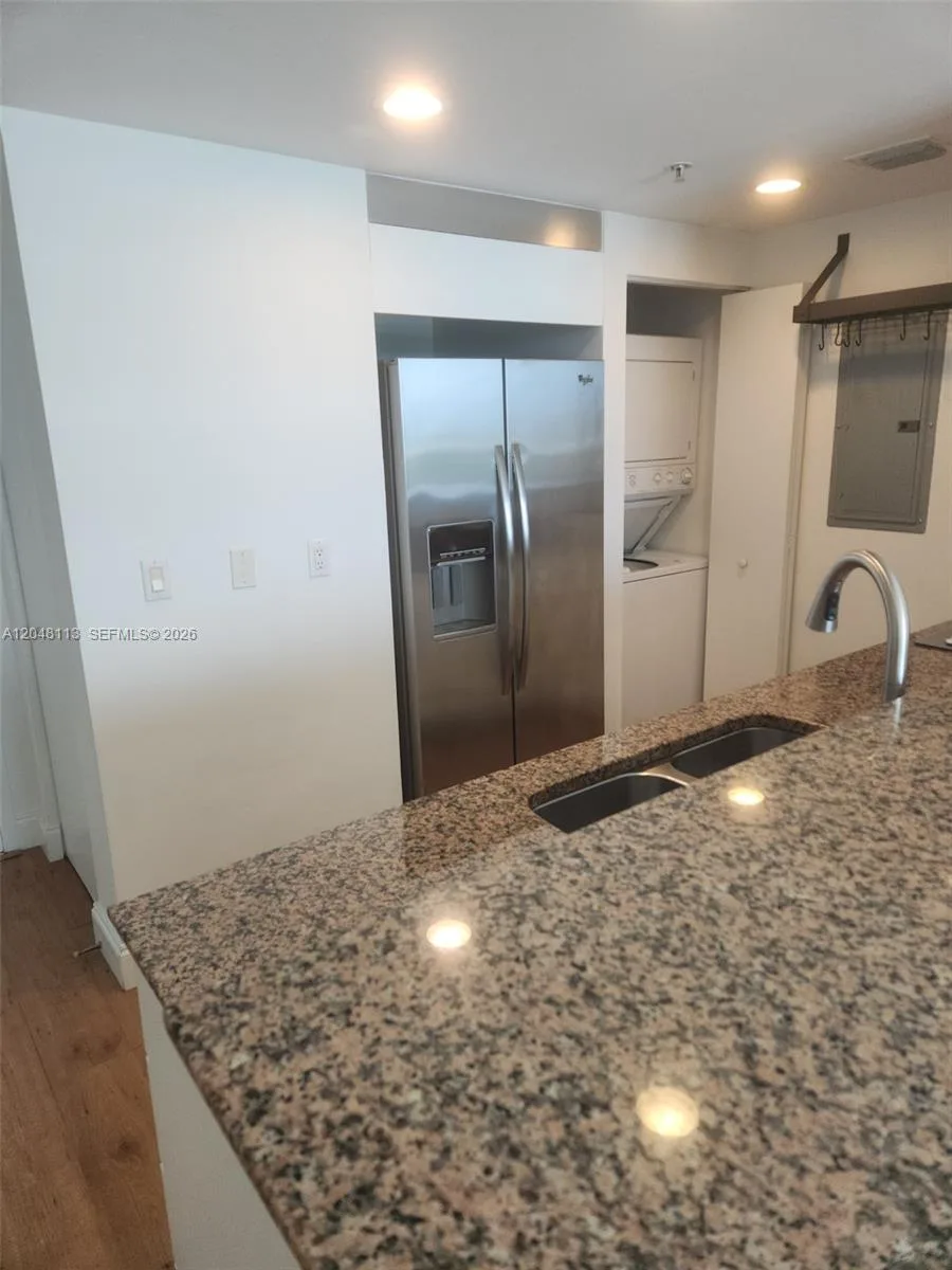 325 S Biscayne Blvd # 1420, Miami, FL 33131 photo 5