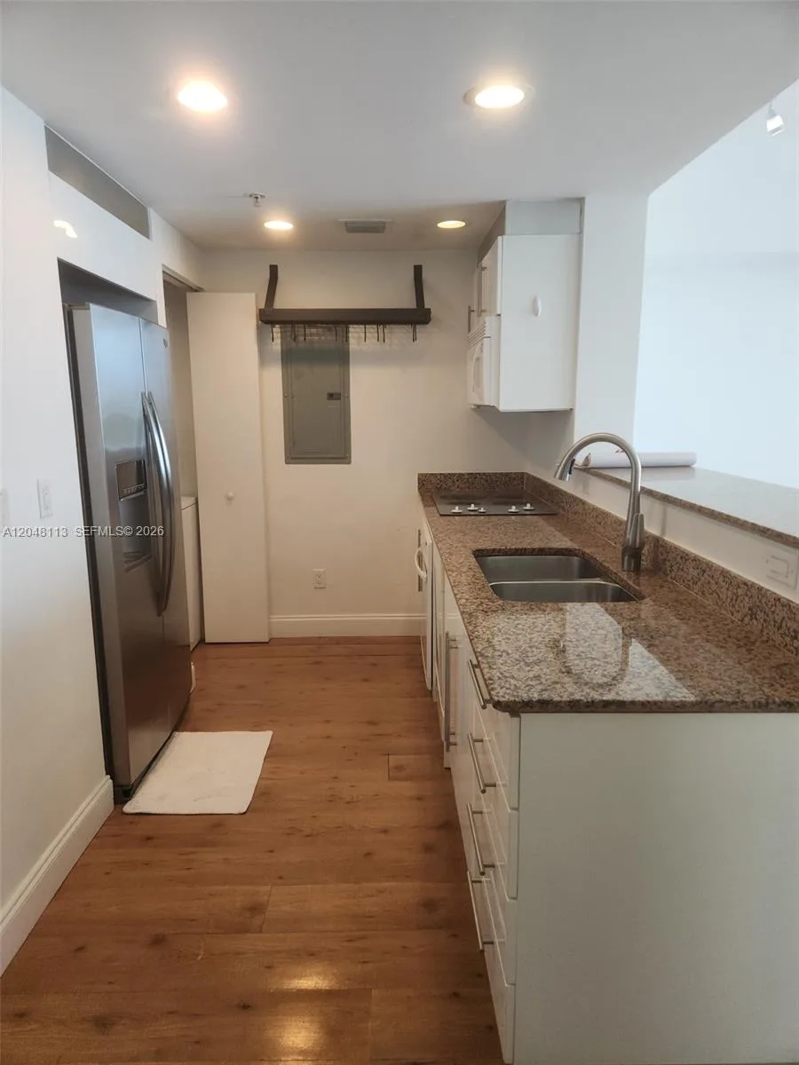 325 S Biscayne Blvd # 1420, Miami, FL 33131 photo 6