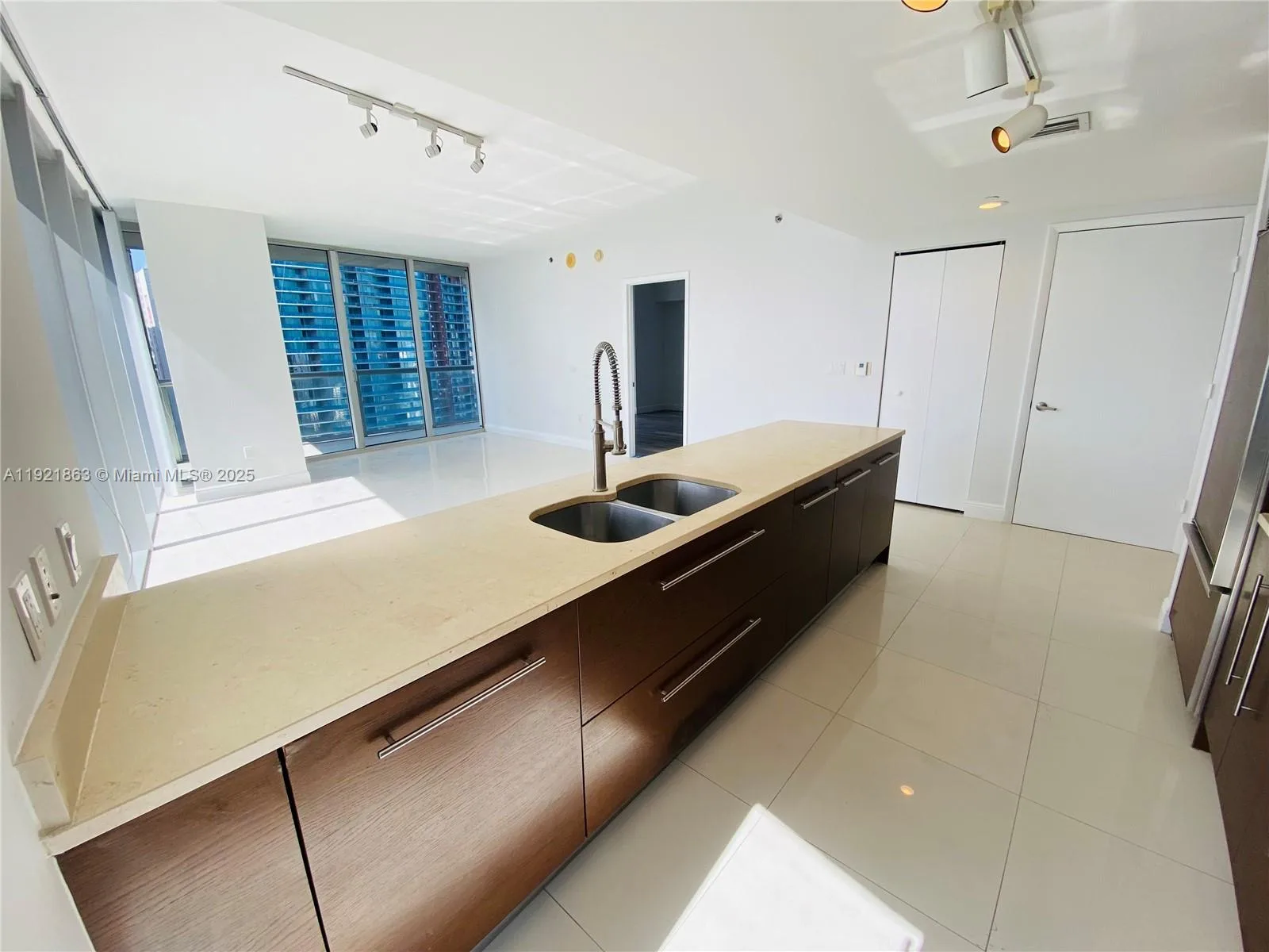 475 Brickell Ave # 3715, Miami, FL 33131 photo 4