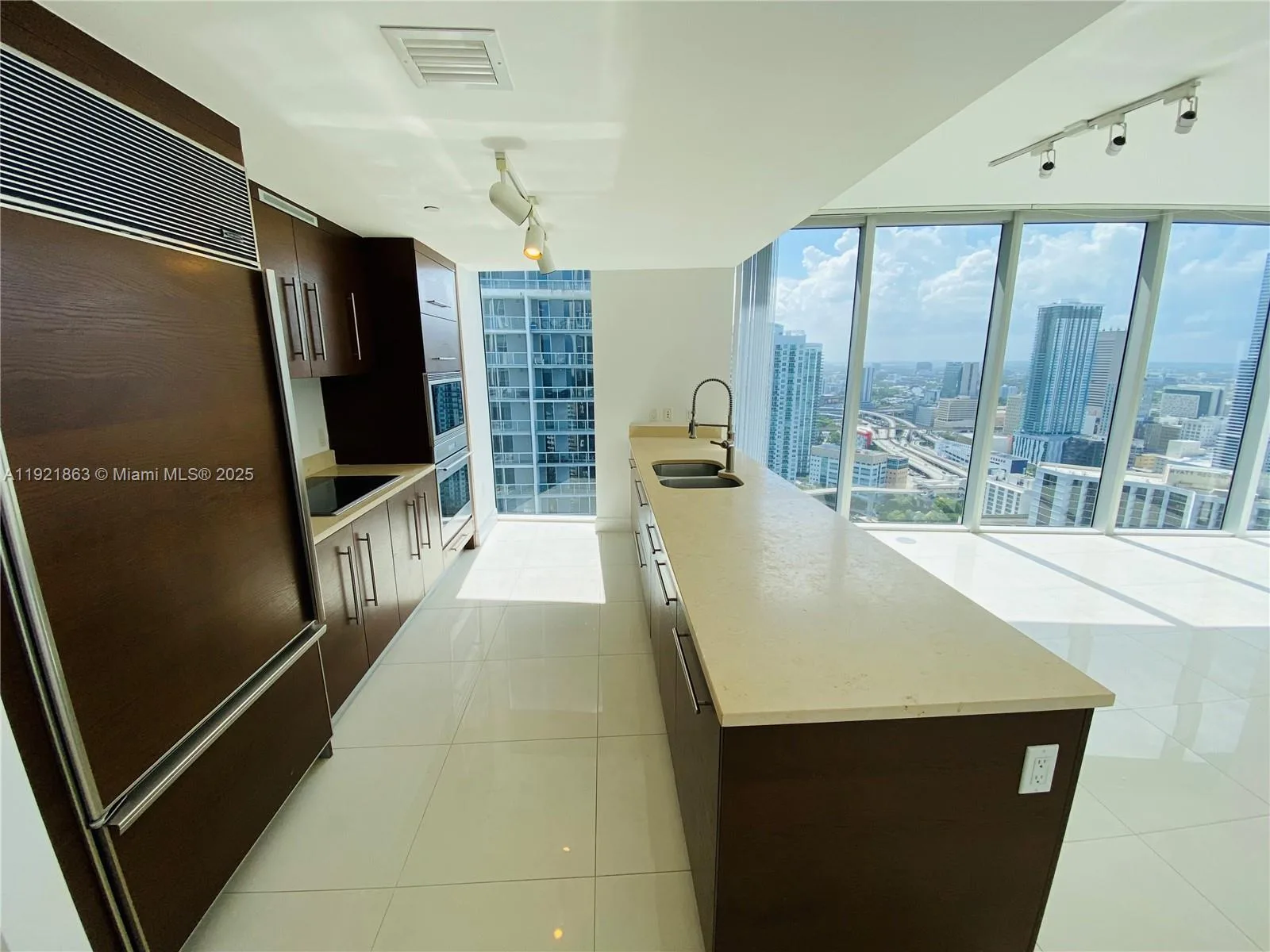 475 Brickell Ave # 3715, Miami, FL 33131 photo 5