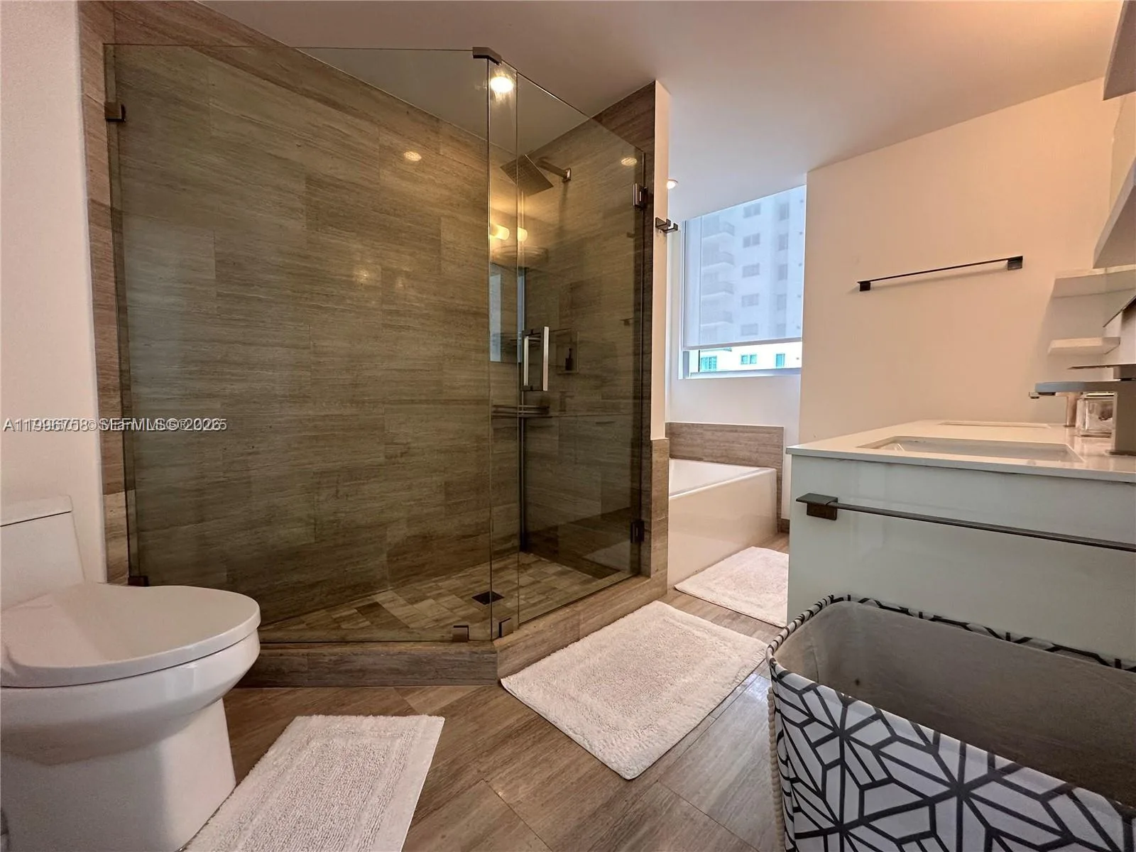1300 Brickell Bay Dr # 3206, Miami, FL 33131 photo 12