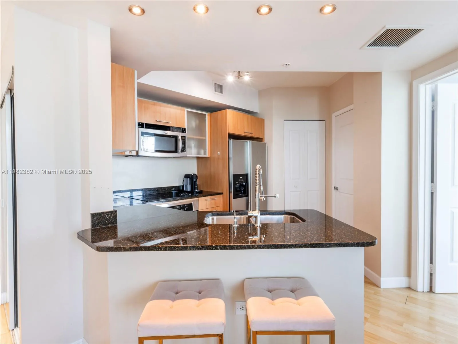 480 NE 30th St # 1103, Miami, FL 33137 photo 9