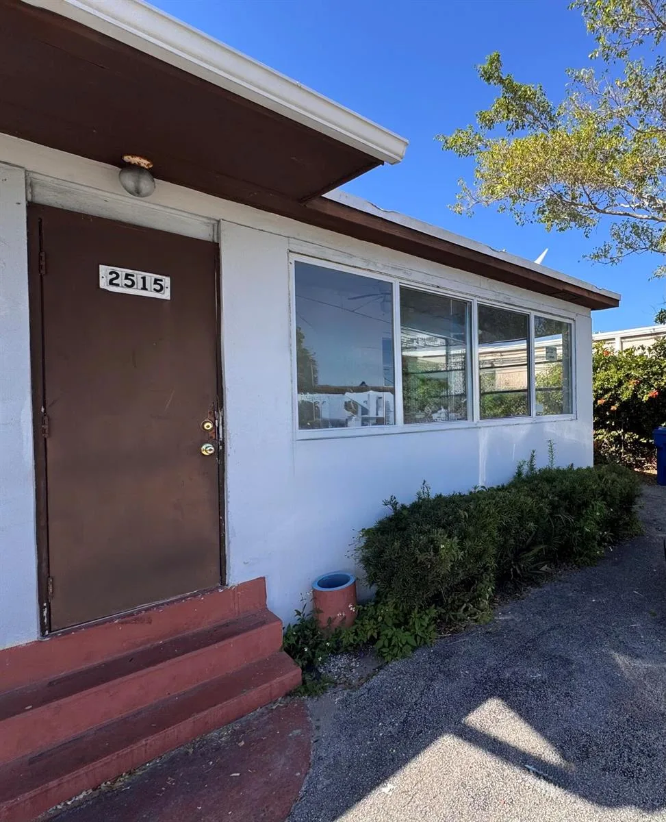 2515 Avenue E, Riviera Beach, FL 33404