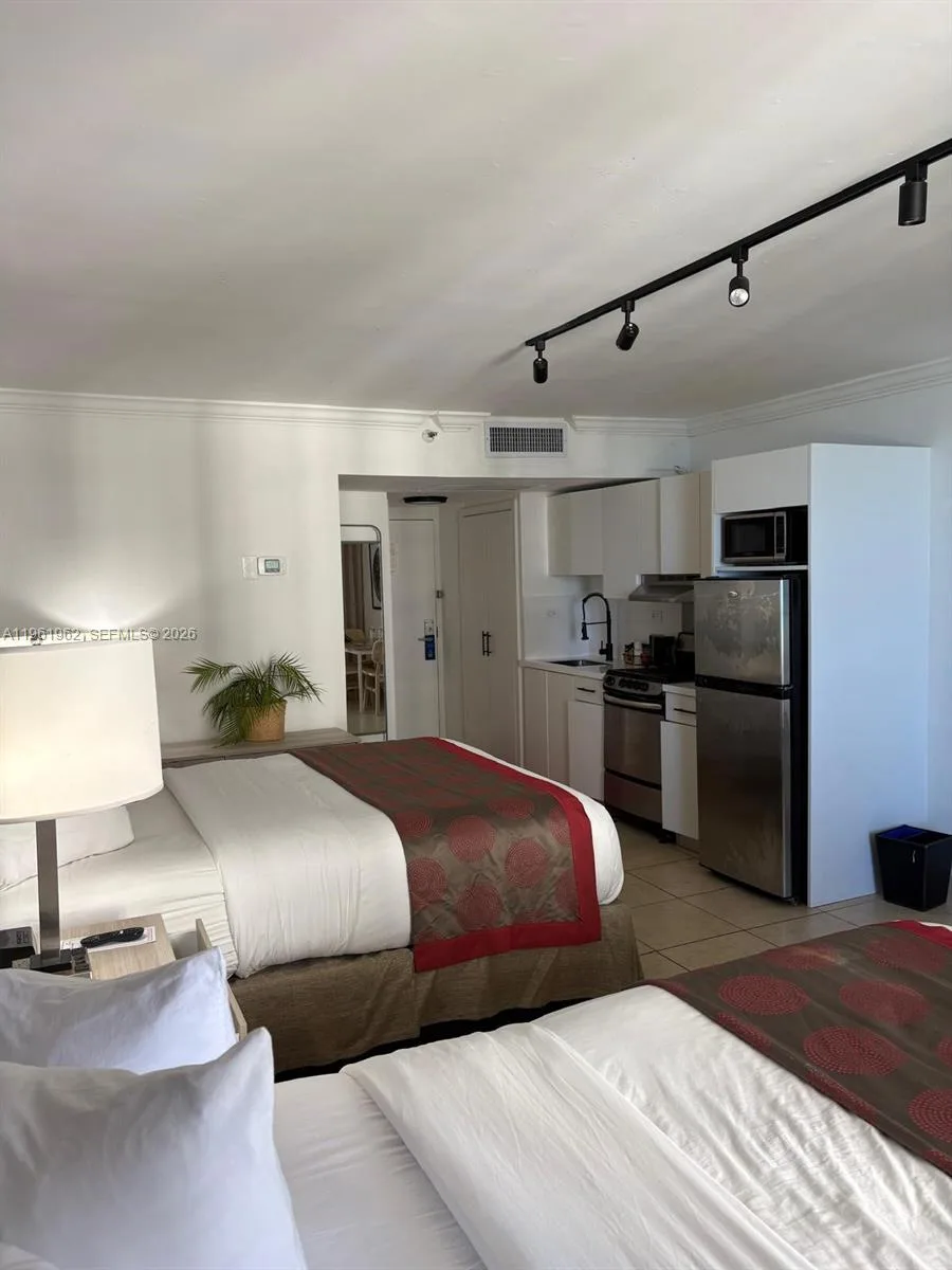 19201 Collins Ave # 820, Sunny Isles Beach, FL 33160