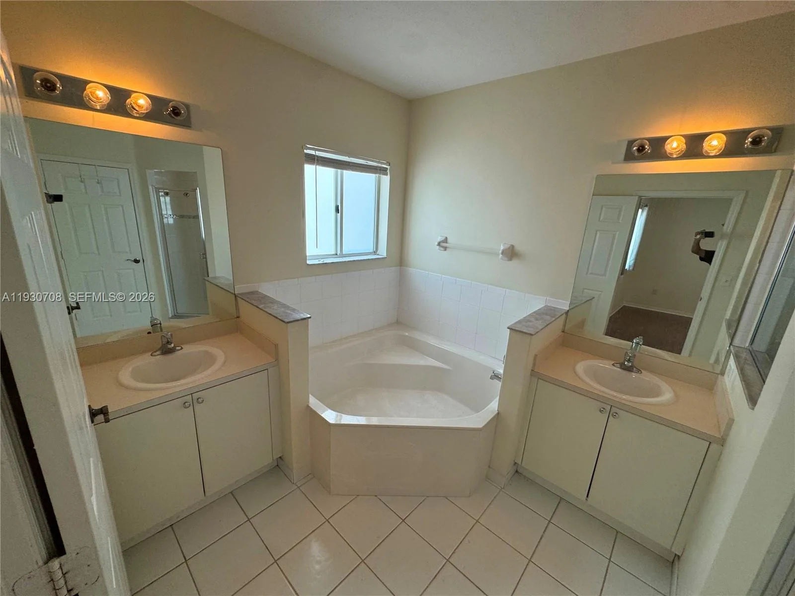 2452 SE 19th Ct, Homestead, FL 33035 photo 6