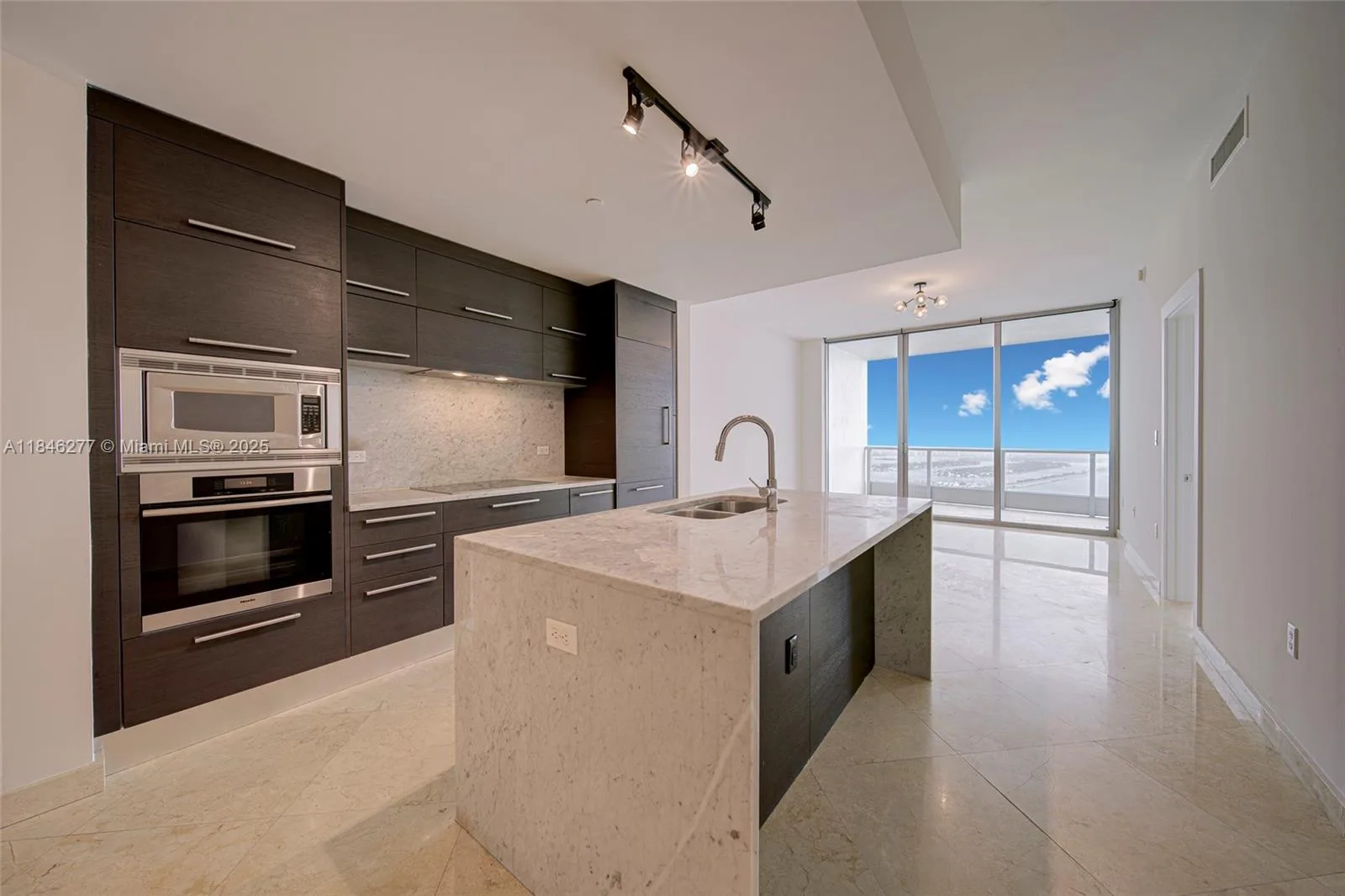 900 Biscayne Blvd # 5203, Miami, FL 33132 photo 3