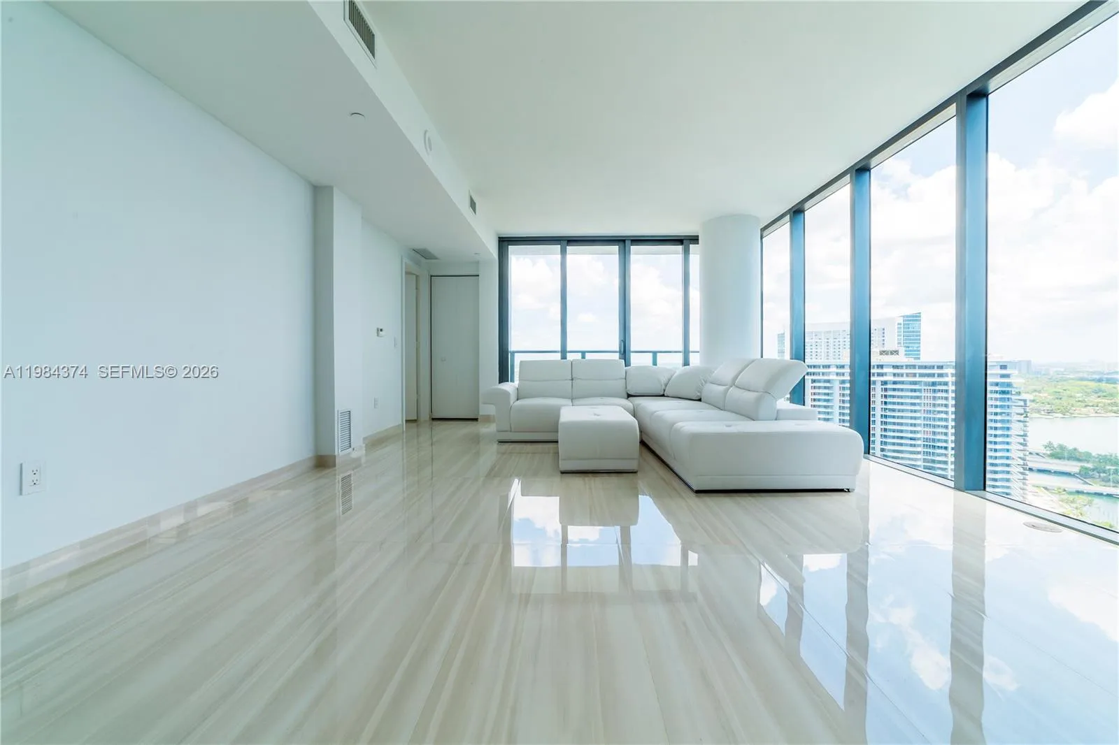 650 NE 32nd St # 2808, Miami, FL 33137 photo 2