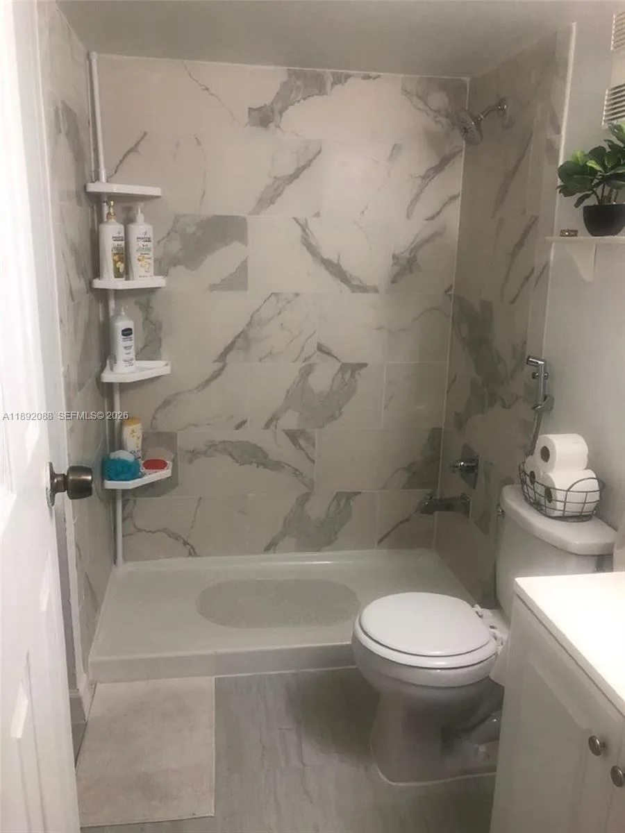 4675 W 18th Ct # 1011, Hialeah, FL 33012 photo 8