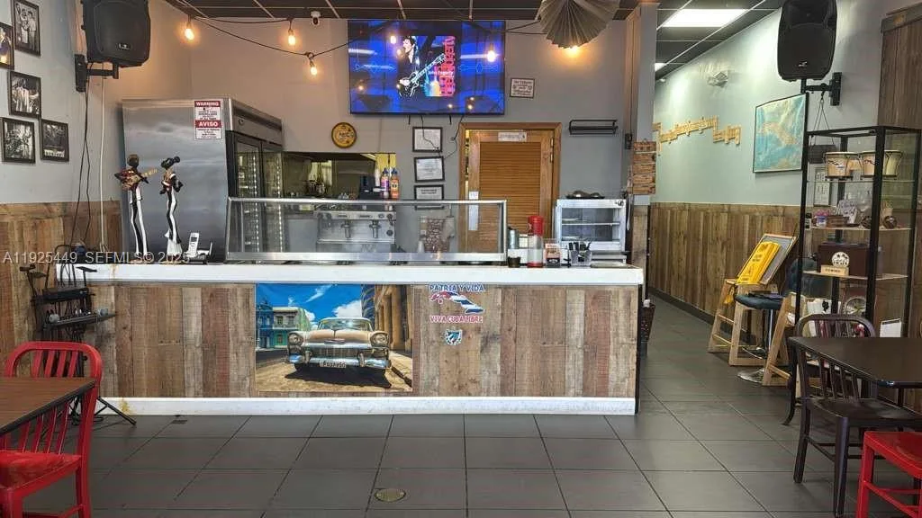 22069 S Dixie Hwy, Miami, FL 33170