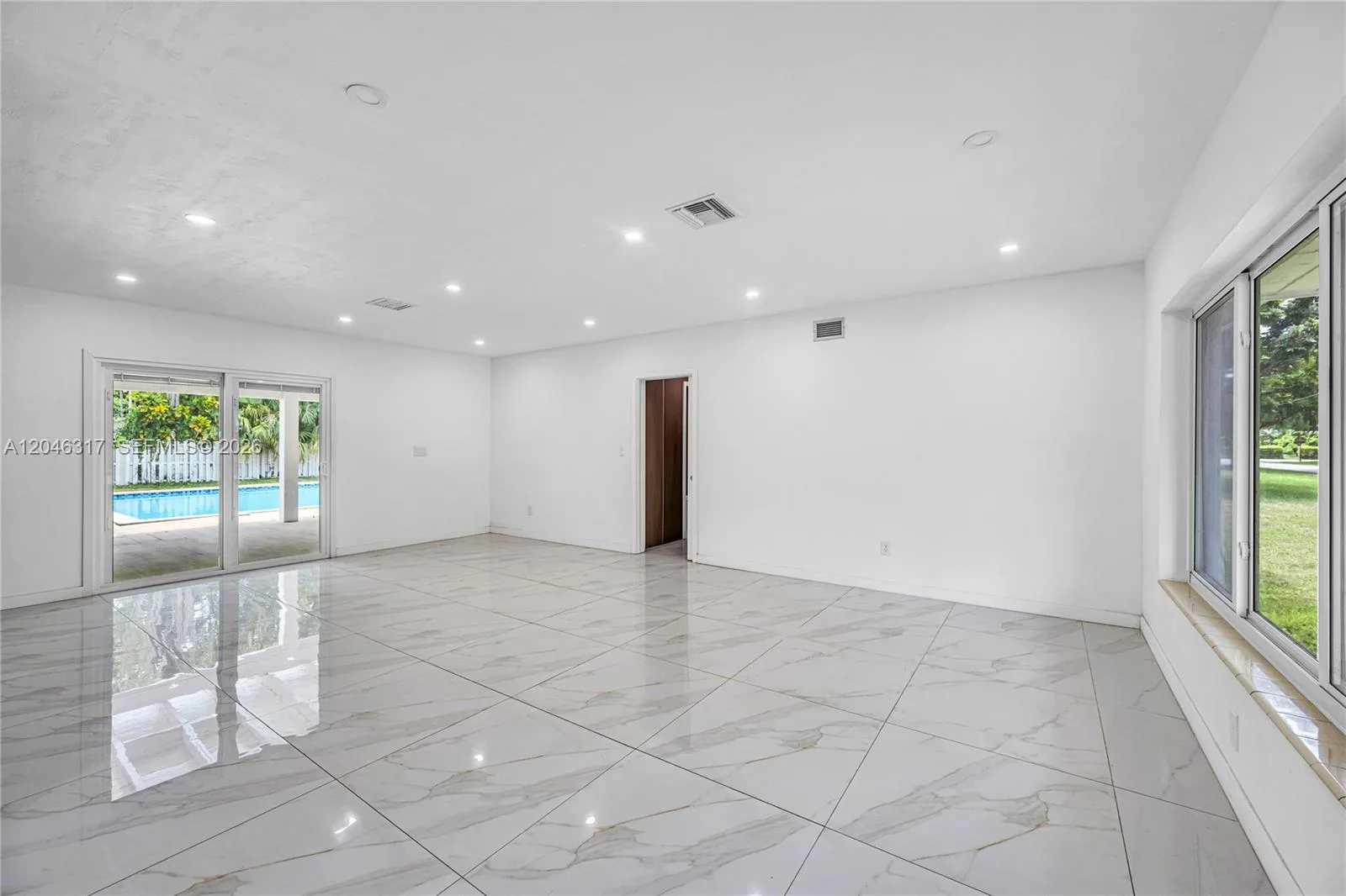 12525 SW 68th Ct, Pinecrest, FL 33156 photo 2