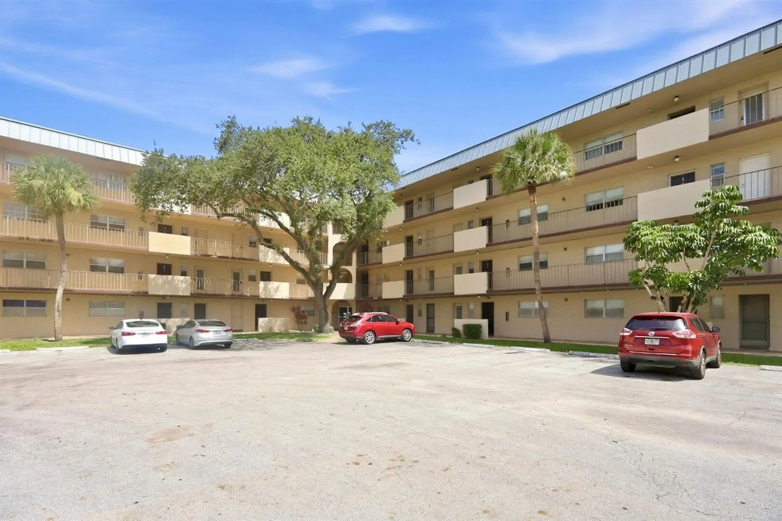 6301 N Falls Circle Drive # 111, Lauderhill, FL 33319