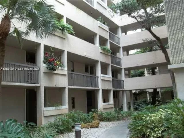 6800 Cypress Rd # 411, Plantation, FL 33317