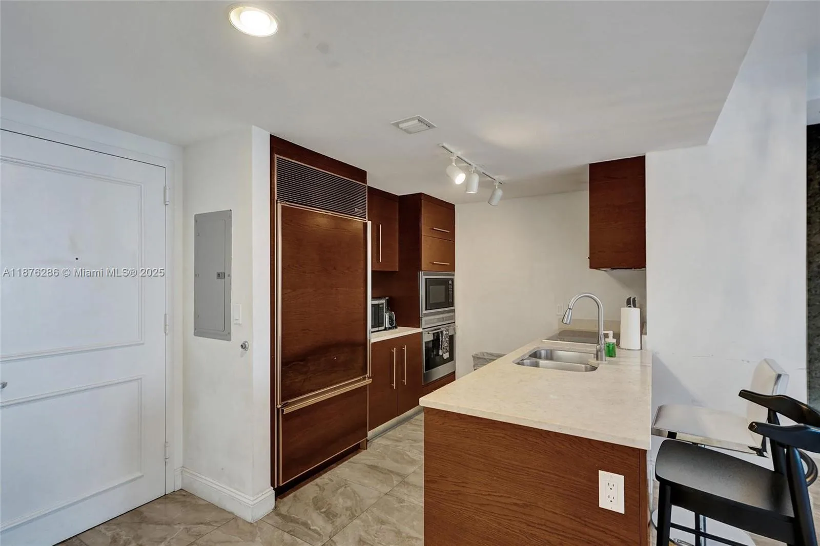 485 Brickell Ave # 2009, Miami, FL 33131 photo 10