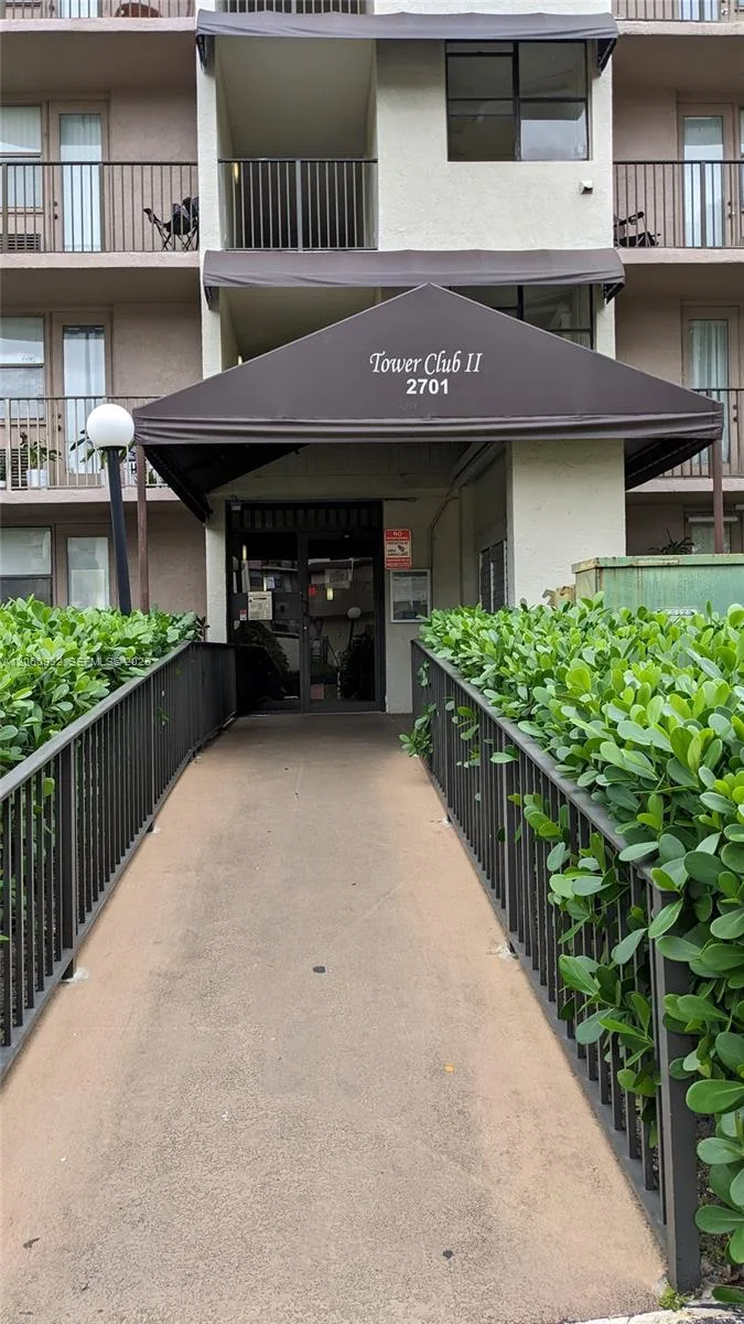 2701 Riverside Dr # 206-B, Coral Springs, FL 33065
